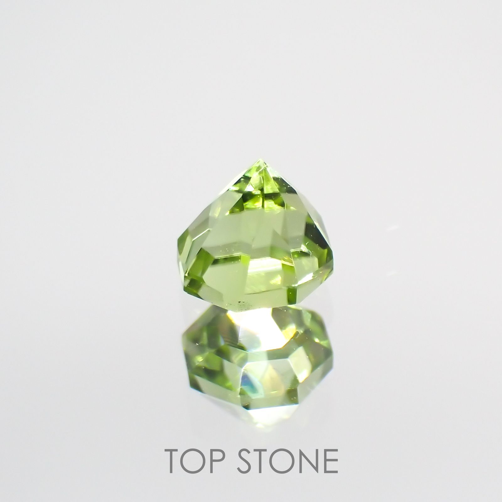 ◇オクタゴンカット◇ペリドット(宝石名ペリドット) パキスタン産 0.45ct 識別済[210913106]4×3.9mm前後