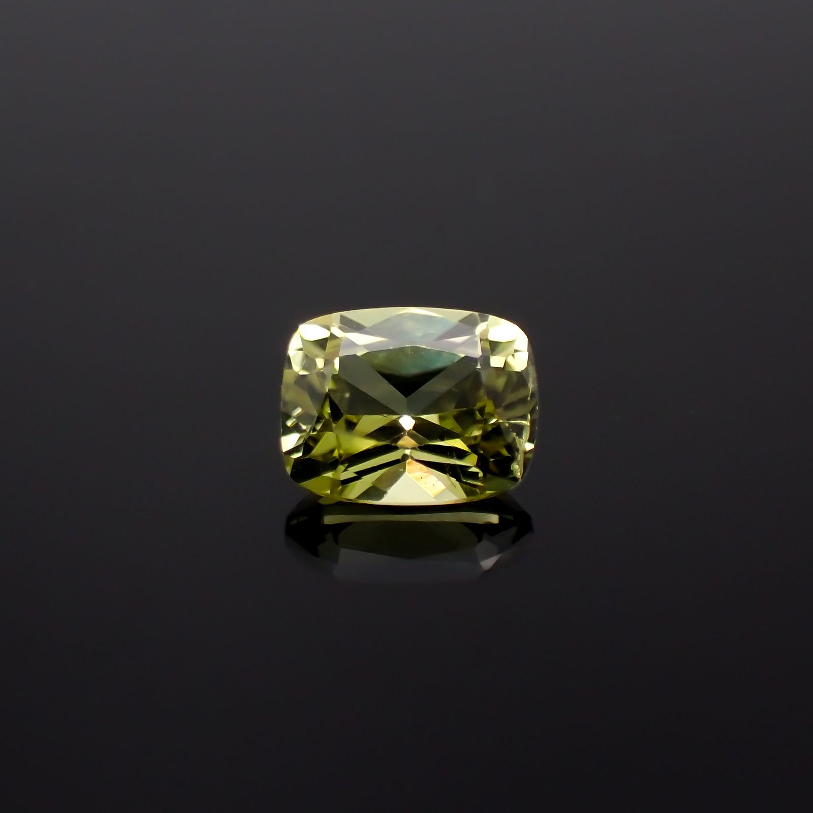 マリガーネット(宝石名グロッシュラー アンドラダイト・ガーネット)マリ共和国産 0.75ct 識別済[231124335]6x4.7mm前後
