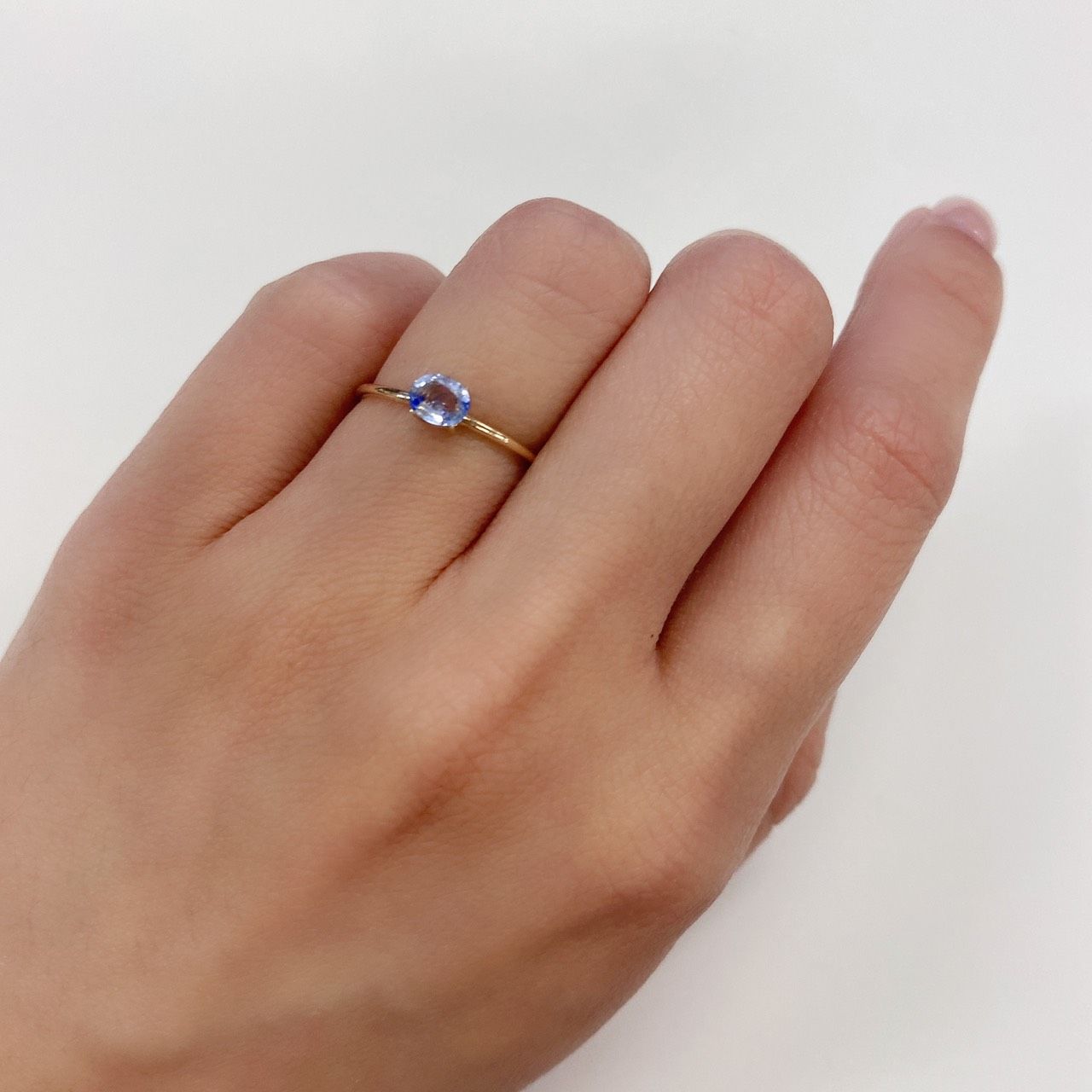 アイスブルーサファイア(宝石名ブルー・サファイア) スリランカ/マダガスカル産 0.43ct 識別済[210711172]5.1×4mm前後