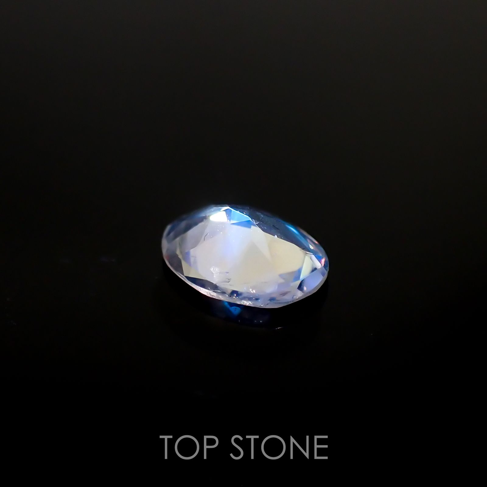 レインボームーンストーン(宝石名ラブラドライト)タンザニア産 0.76ct 識別済[220516034]8.1x6.2mm前後