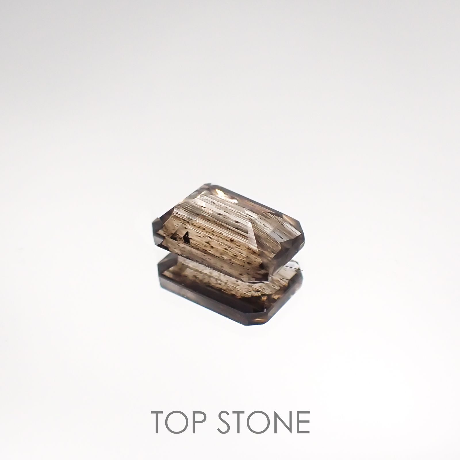 レインボースキャポライト ブラジル産 ルース 0.84ct[210711527]6.9×4.9mm前後