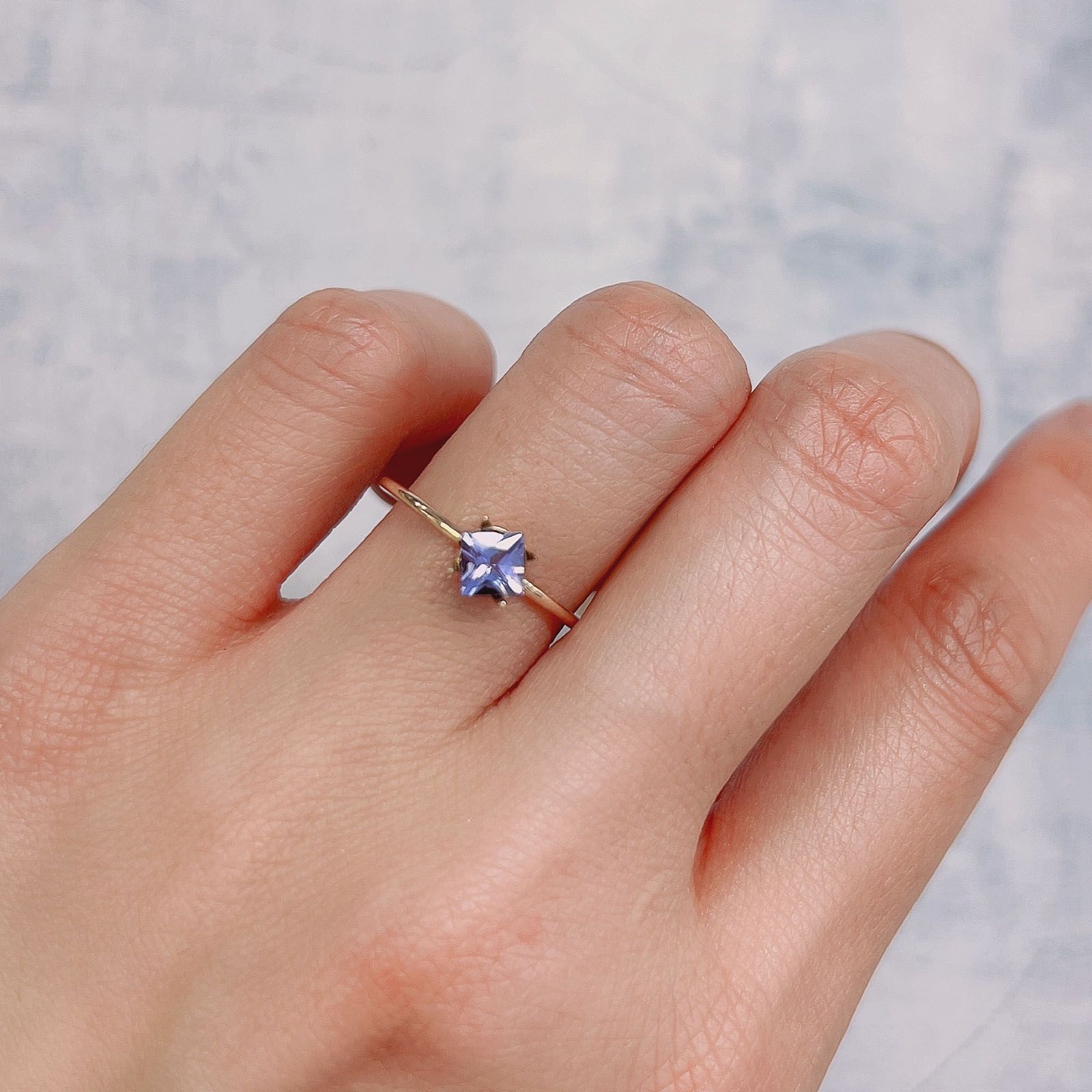 タンザナイト(宝石名タンザナイト)タンザニア産 0.42ct 識別済[220113855]4.3x4.3mm前後