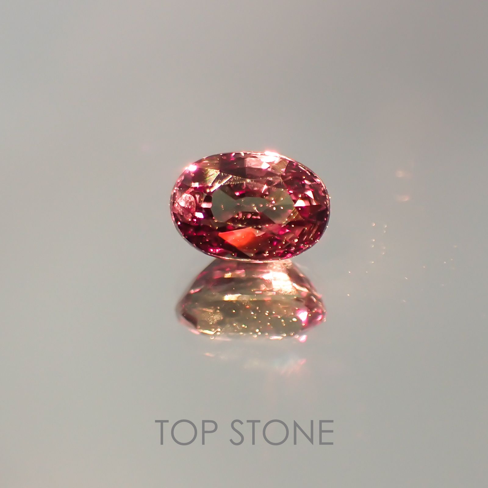 カラーチェンジガーネット(アレキタイプ) マダガスカル・ベキリー産 ルース 0.712ct[21029472]5.9×4mm前後