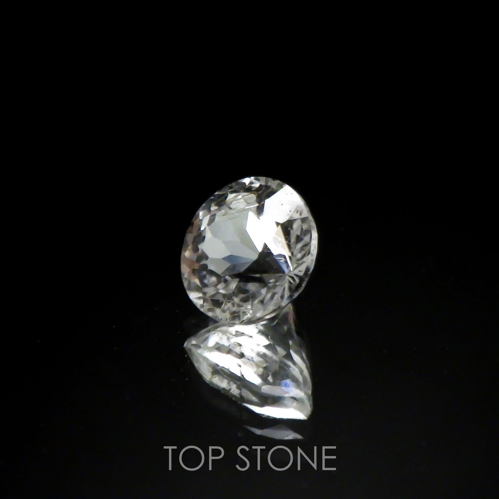 フェナカイト(宝石名フェナカイト)マダガスカル産 0.78ct 識別済[220817414]5.7x5.6mm前後