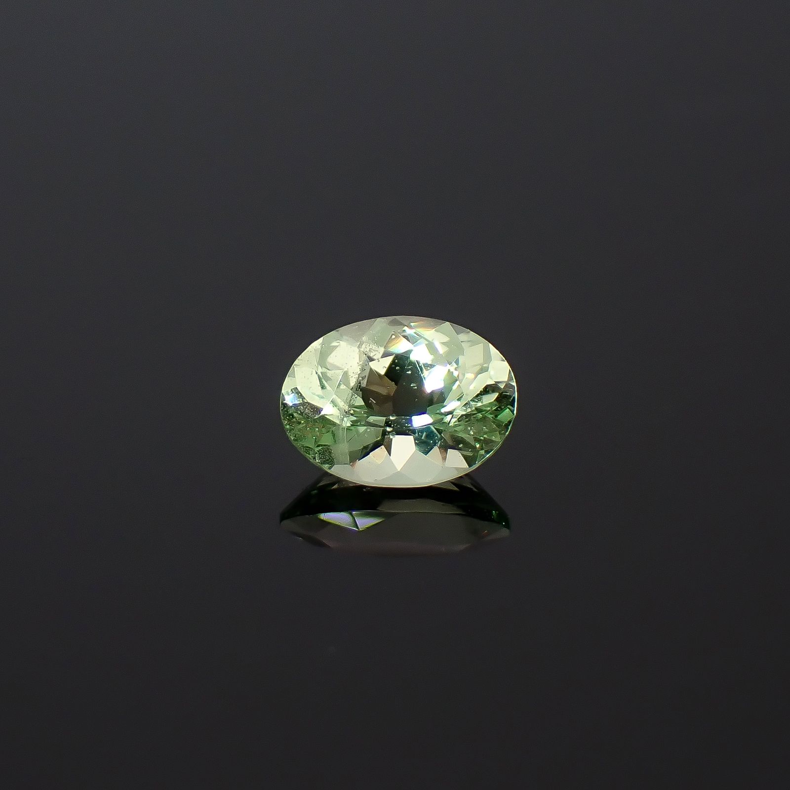 ミントガーネット タンザニア産 0.75ct / 6.5x4.8mm前後 [260932680]