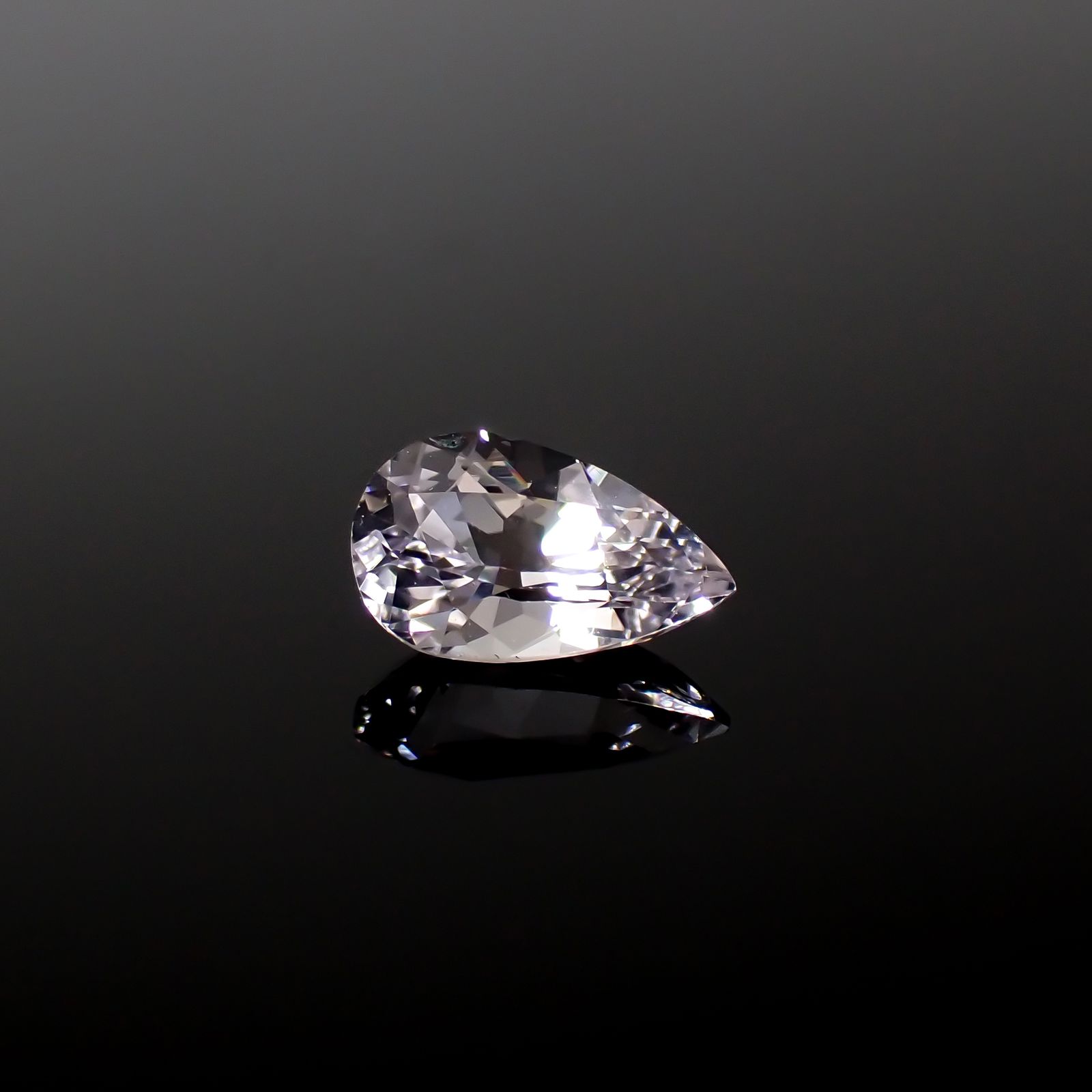 アイスラベンダーサファイア(宝石名サファイア)スリランカ/マダガスカル産 0.80ct 識別済[240226287]7.4x4.4mm前後