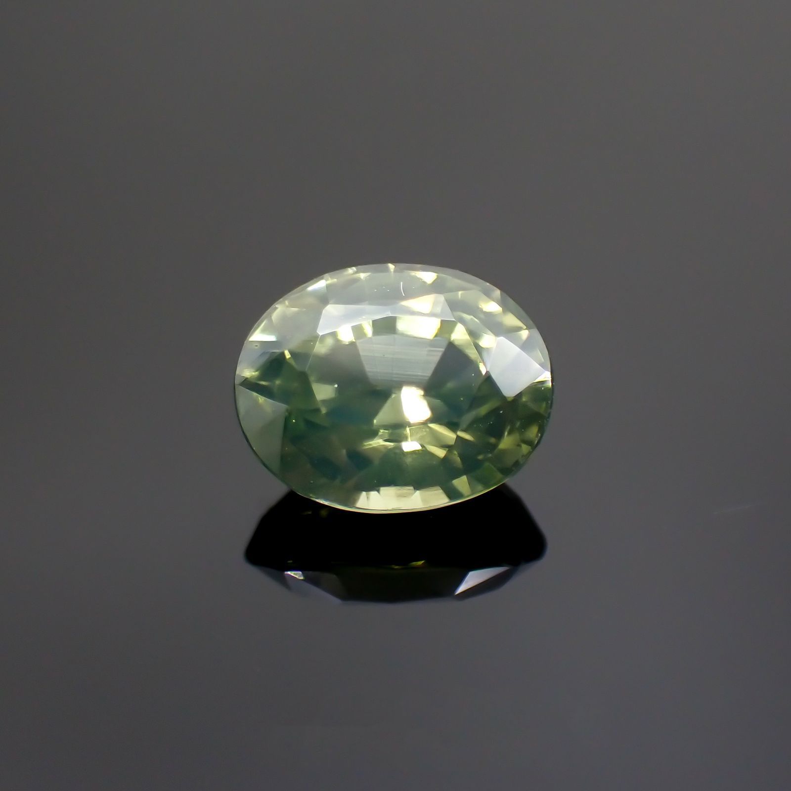 グリーンジルコン(宝石名ジルコン) スリランカ/カンボジア産 1.62ct 識別済[21038609]7.3×6mm前後