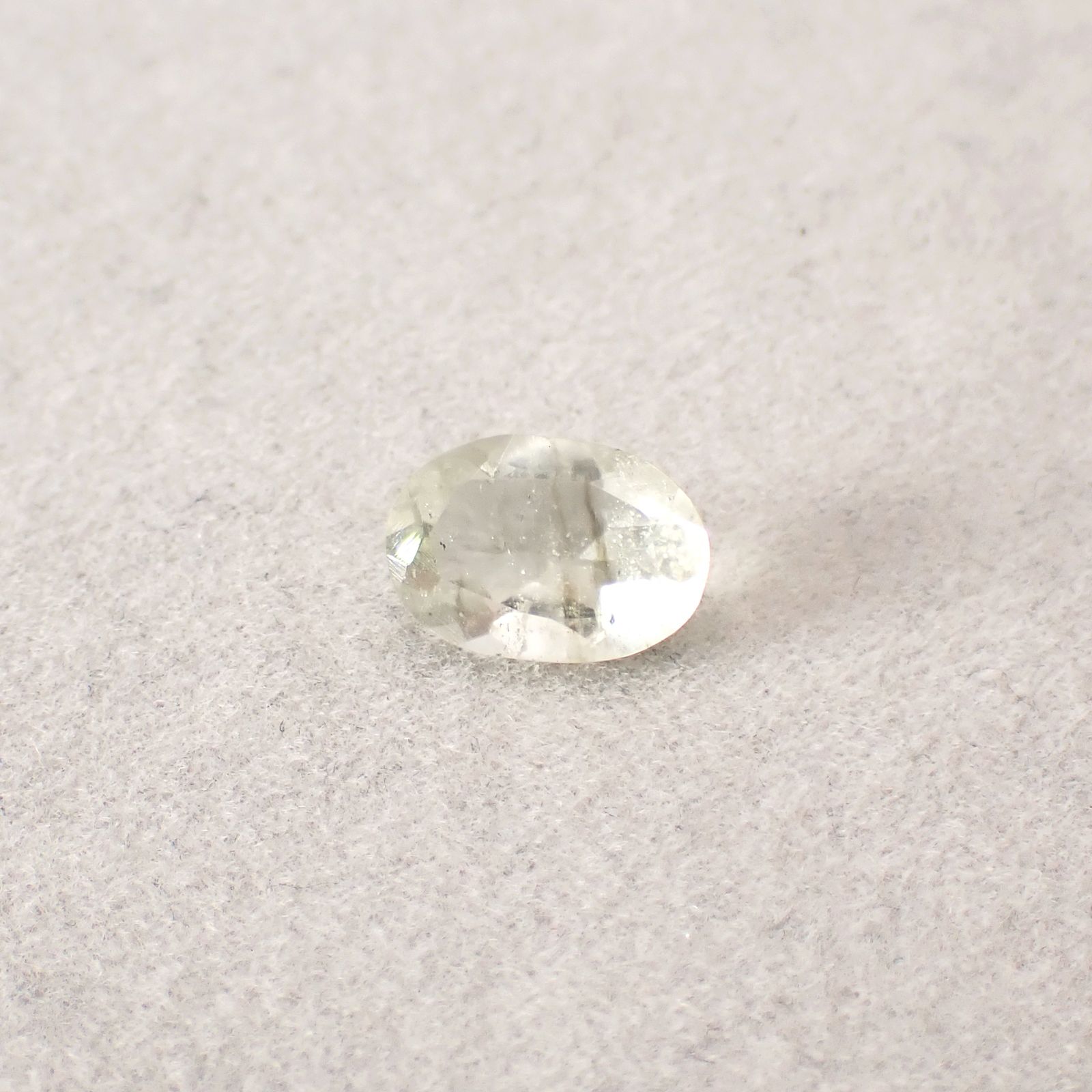 リビアングラス 発見地：エジプト・リビア砂漠 1.64ct / 10.5x7.2mm前後 [251131309]