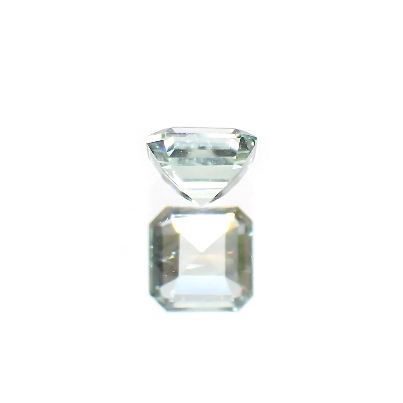 バナジウムコーネルピン(宝石名コーネルピン)タンザニア・タンガ州産 識別済 0.30ct / 3.7x3.6mm前後 [220115630]