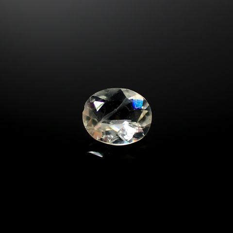 リューサイト 遊色効果あり(宝石名リューサイト)イタリア産 0.28ct 識別済[240628417]4.9x4mm前後