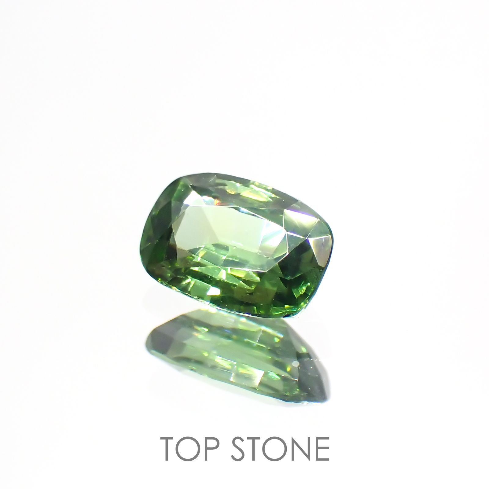 グリーンジルコン(宝石名ジルコン) スリランカ・カンボジア産 0.63ct 識別済[20128605]6.1×4.1mm前後