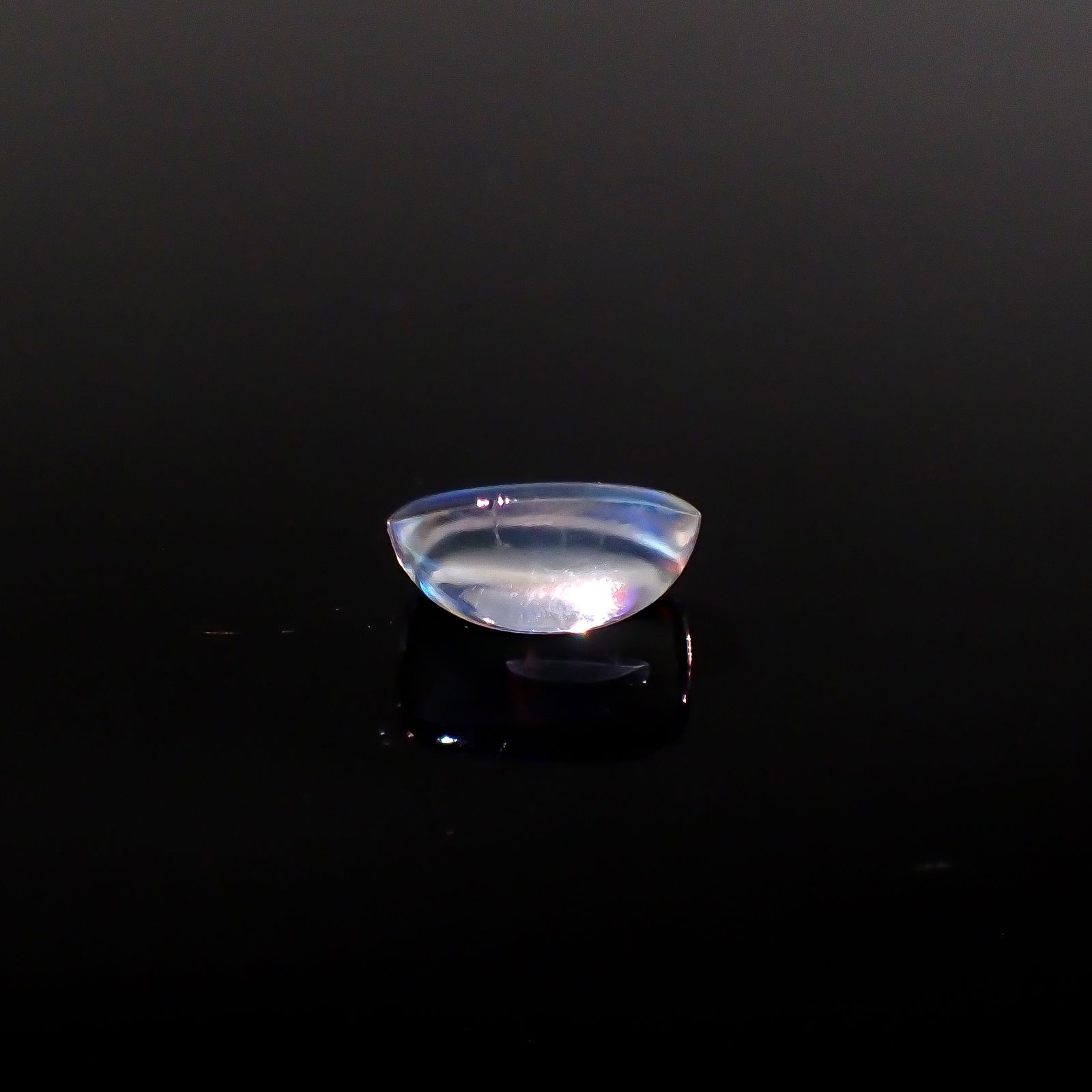 ◇バフカット◇レインボームーンストーン(宝石名ラブラドライト)マダガスカル産 1.928ct ソ付(彩珠)[240427207]9.5x5.9mm前後
