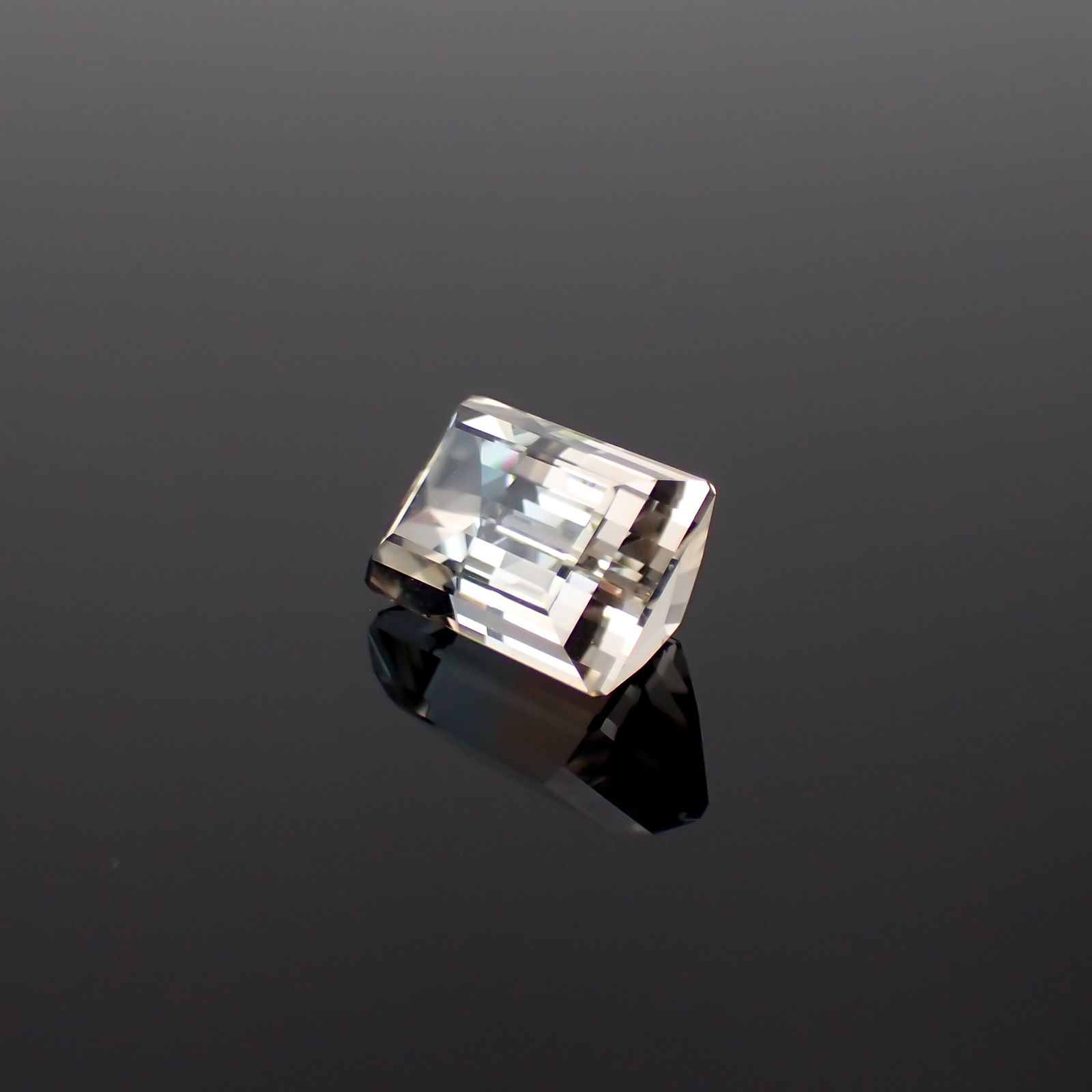 バイカラートパーズ ウクライナ産 4.41ct[231224893]9.7x7mm前後