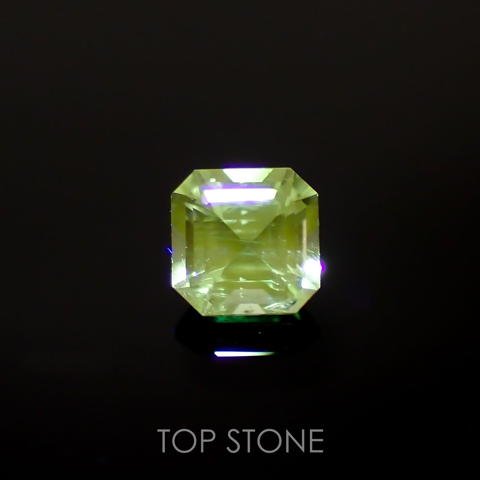 バナジウムコーネルピン(宝石名コーネルピン)タンザニア・タンガ州産 0.24ct 識別済[220115618]3.3x3.3mm前後