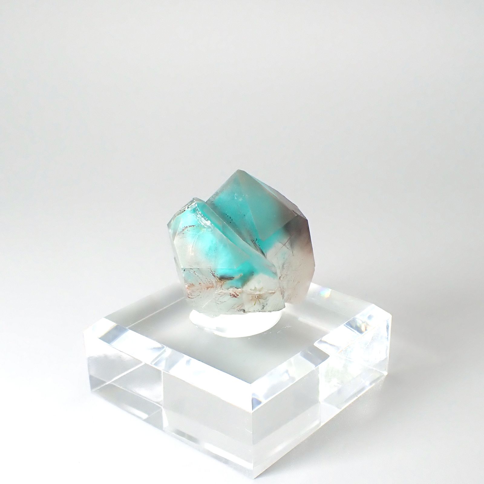 アホイトインクォーツ原石 南アフリカ・メッシーナ鉱山産 アクリル台座付き 159.82ct(31.96g) / 36x21.7x32.1mm前後 [260532292]
