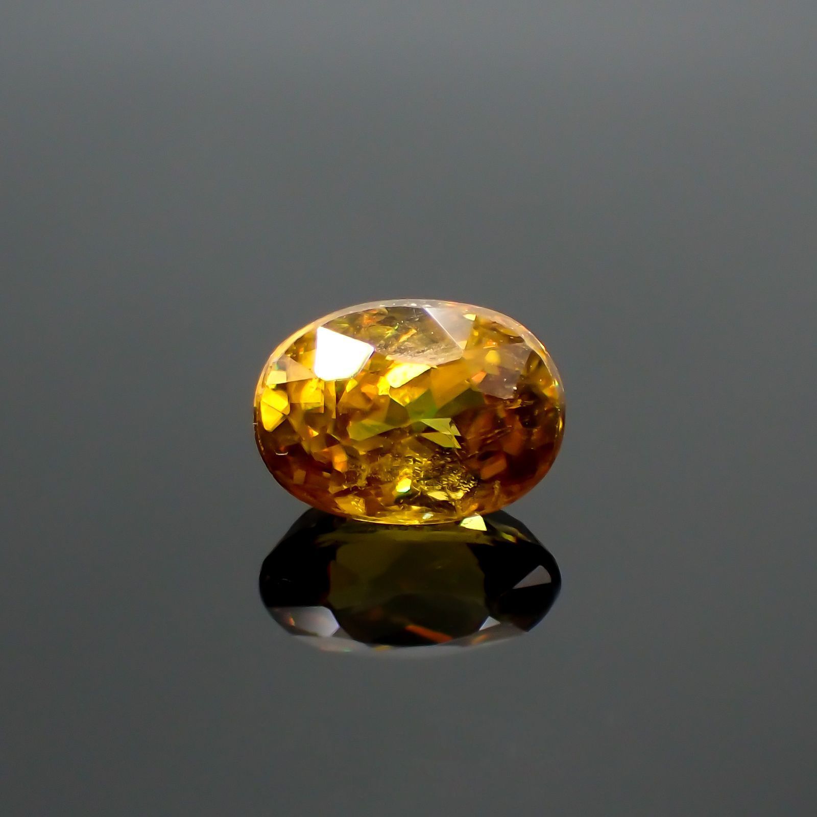 ゴールデンスフェーン(宝石名スフェーン) マダガスカル産 1.63ct 識別済[210812763]8.1×5.7mm前後
