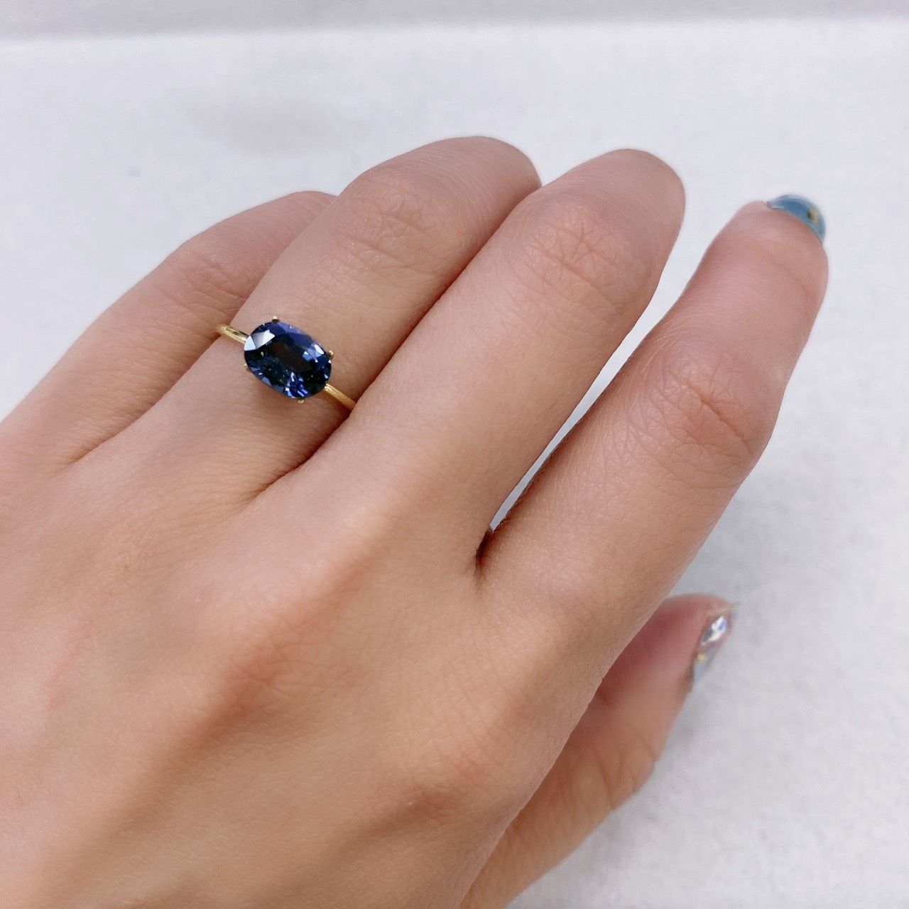 バイカラーサファイア(宝石名サファイア) マダガスカル/スリランカ産 1.996ct ソ付(彩珠)[210812475]8×6mm前後