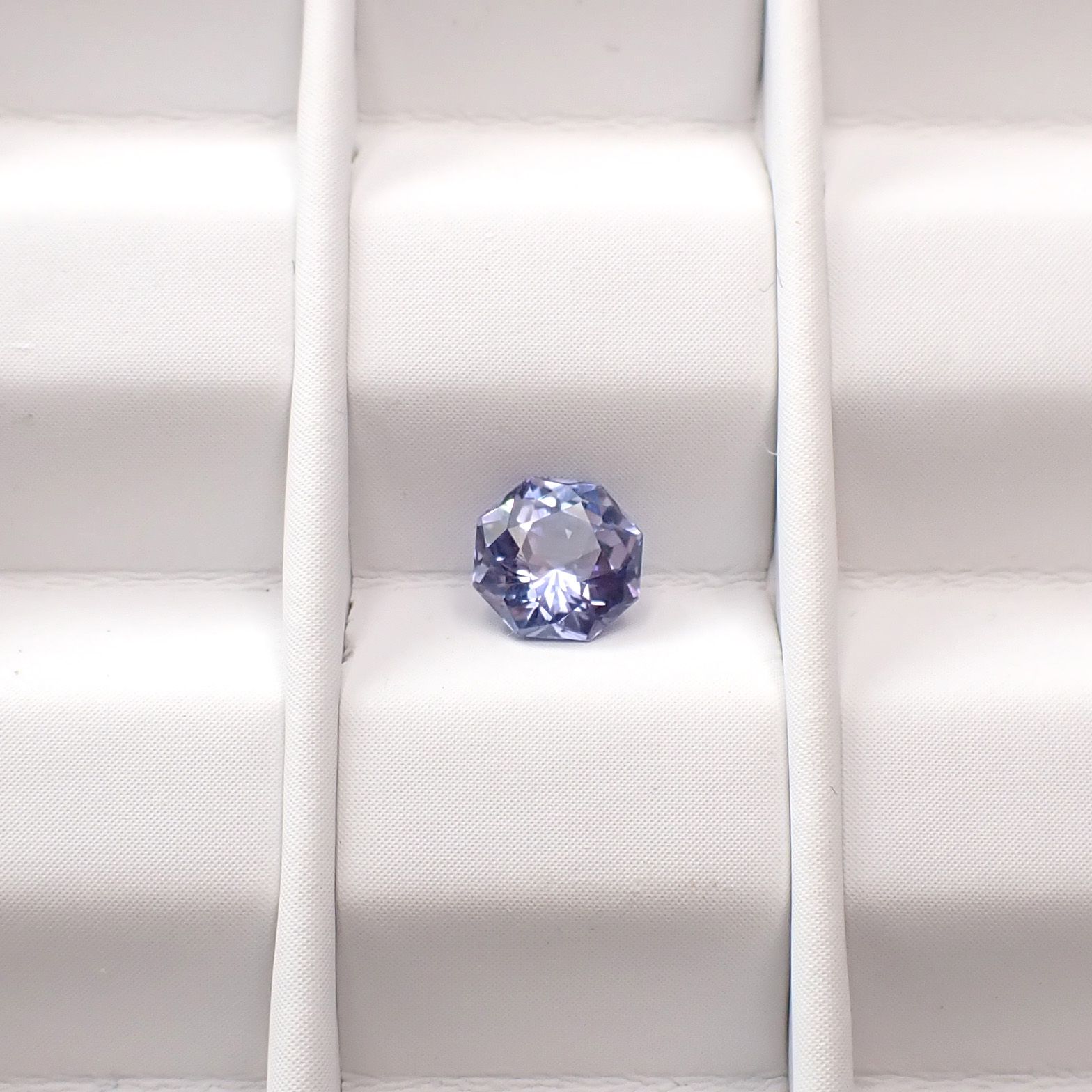 ◇オクタゴンカット◇タンザナイト 非加熱 タンザニア産 0.58ct / 5.1x5mm前後 [251031220]
