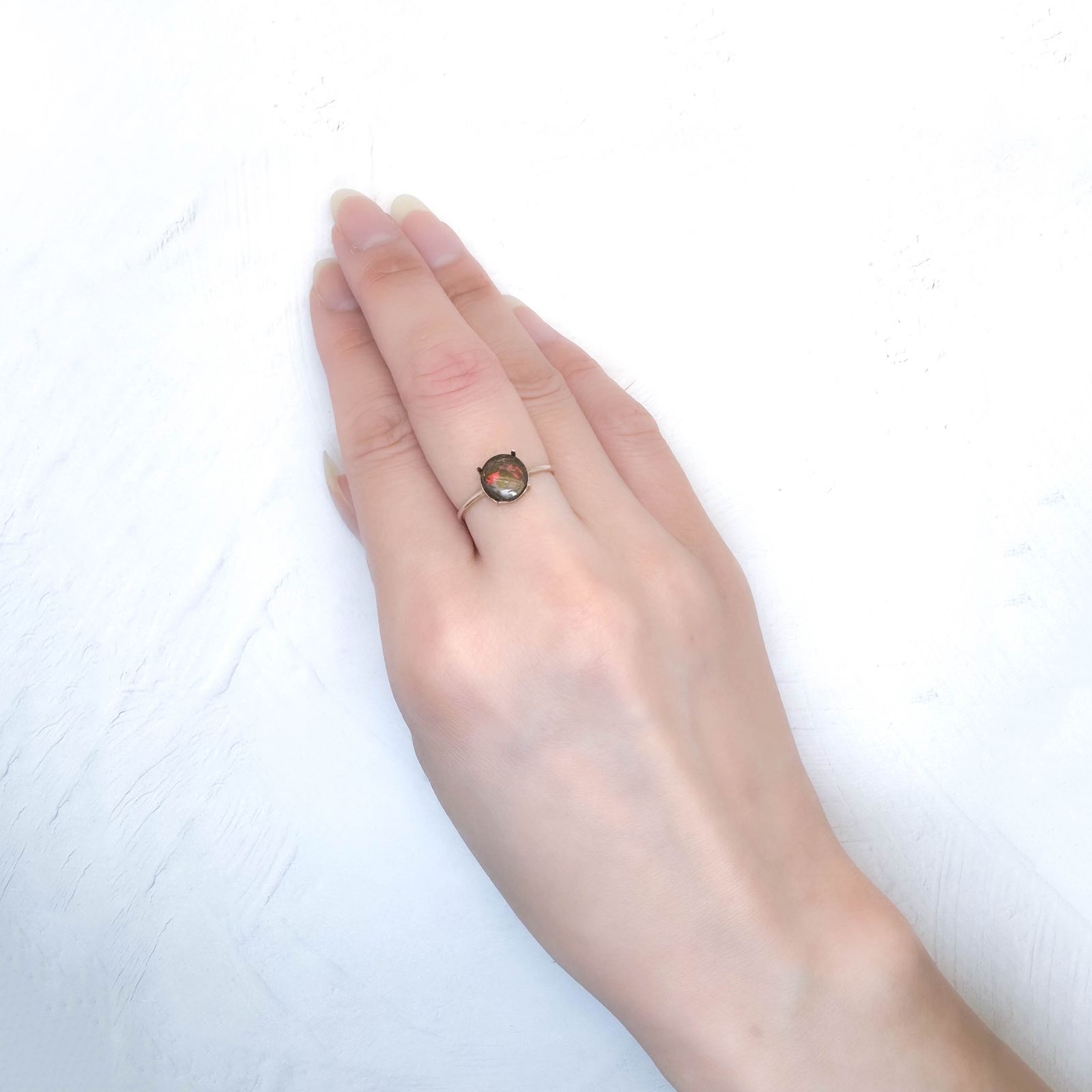 ウッドオパール オーストラリア産 0.94ct / 7.6x7.6mm前後 [251031194]
