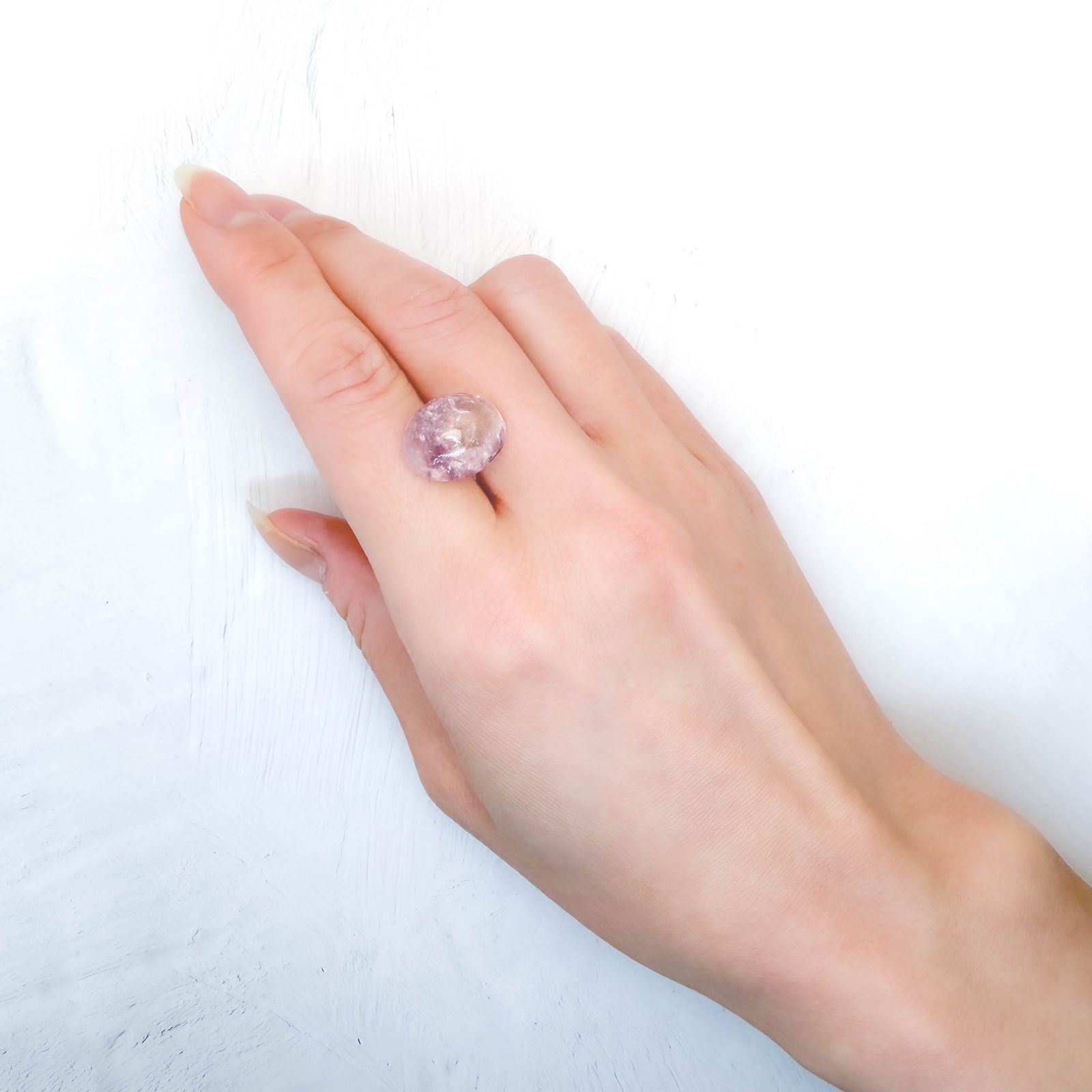 レピドライトインクォーツ ブラジル・ミナスジェライス州産 11.29ct / 15.7x13mm前後 [260331881]