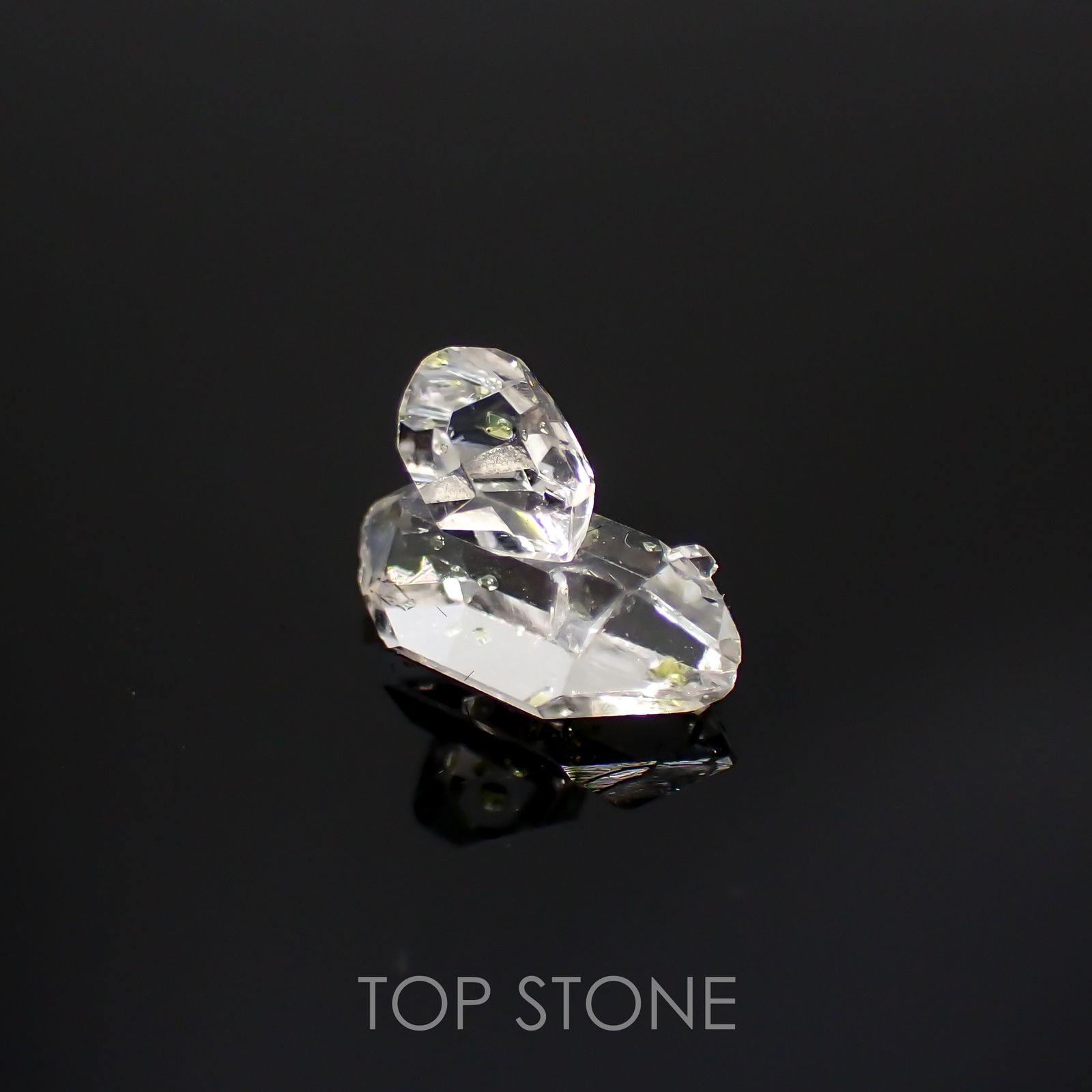 オイルインクォーツ原石 パキスタン産 1.31ct[220115463]9.7x6.2mm前後