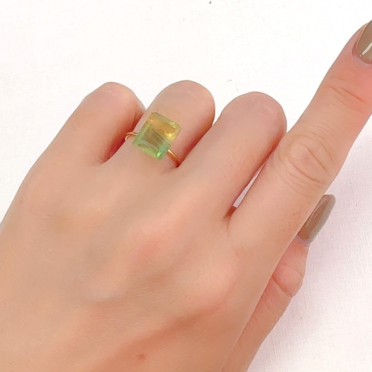 バイカラーフローライト フルオレッセンス ブラジル産 5.51ct[240928911]11x8.9mm前後