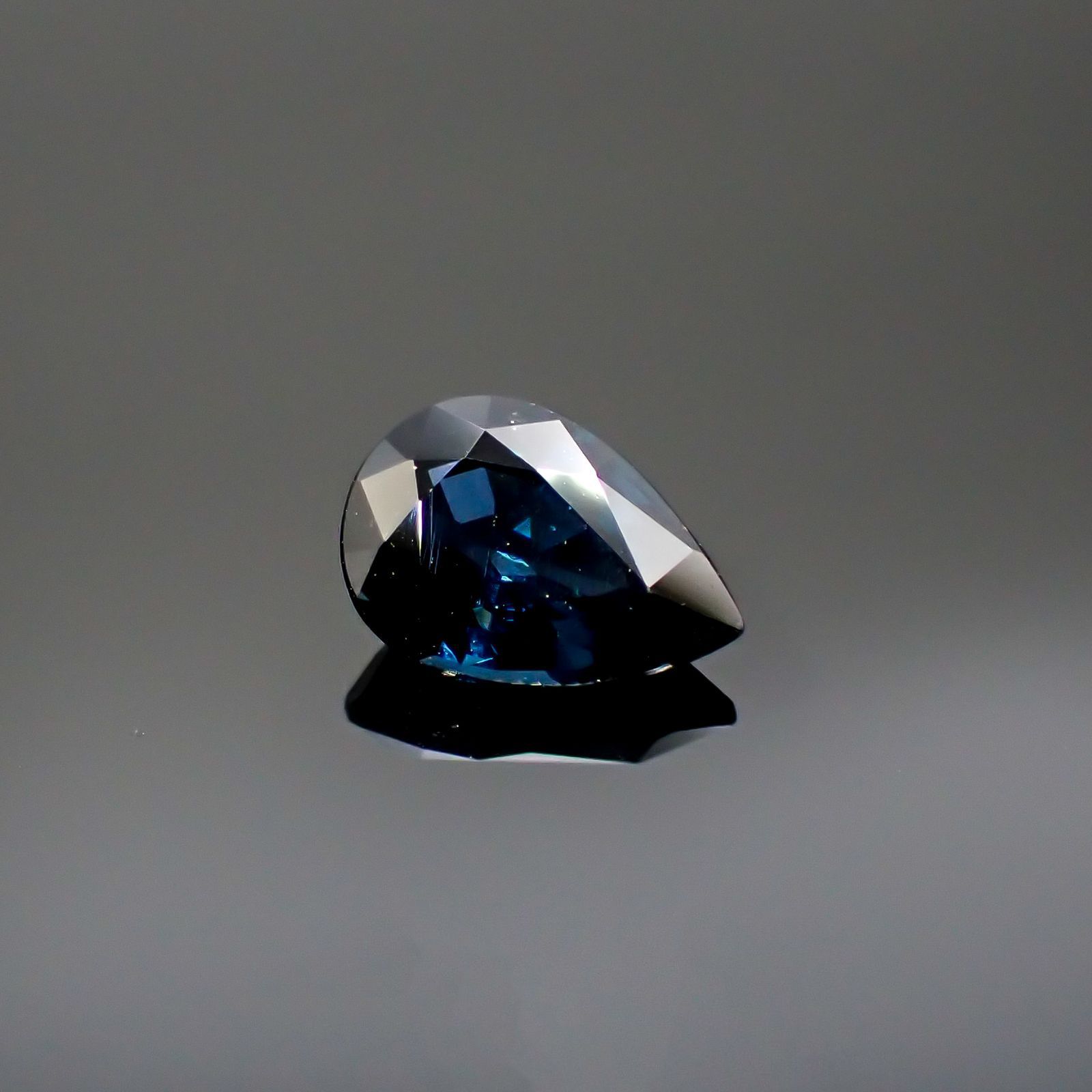 コバルトブルースピネル(宝石名ブルー・スピネル)スリランカ産 1.136ct ソ付(日独)[220817492]8.1x5.59mm前後