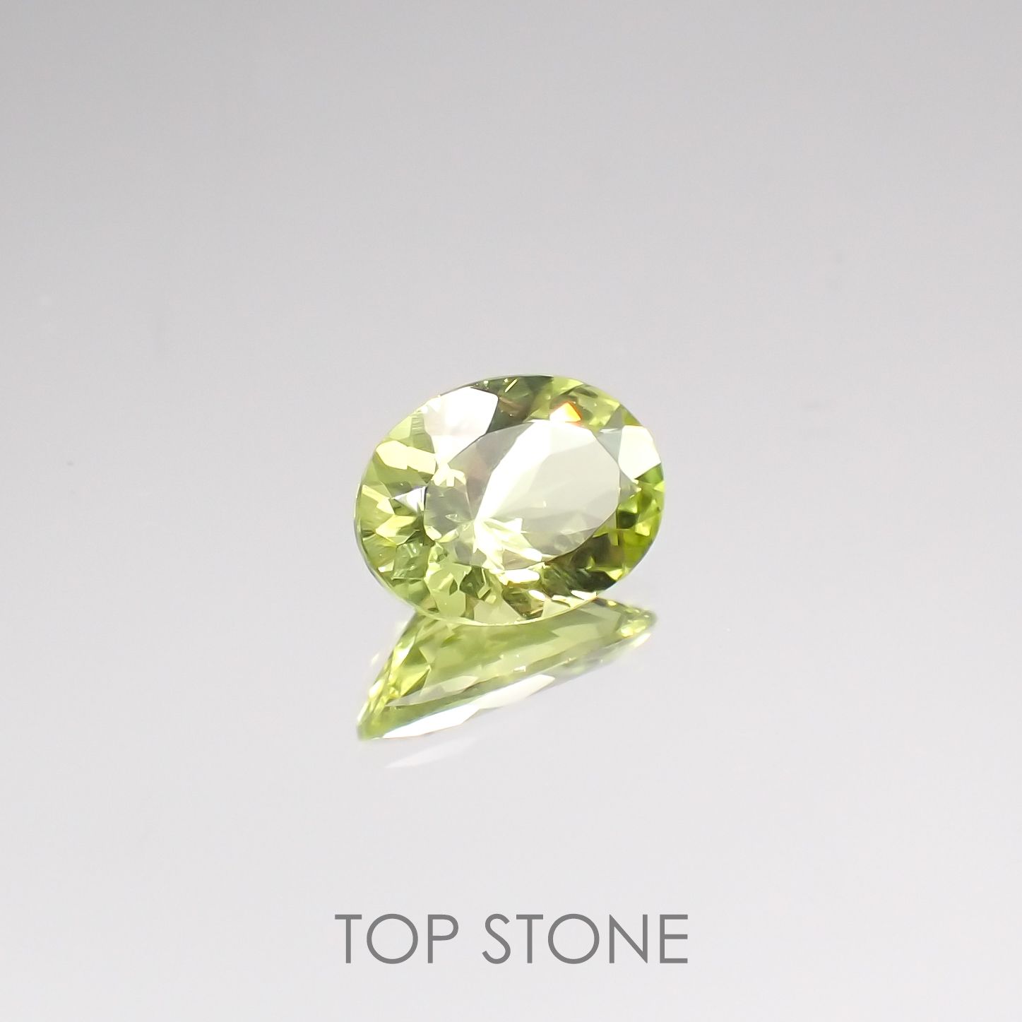 パロットクリソベリル(宝石名クリソベリル) インド産 0.74ct 識別済[210711519]7×5mm前後