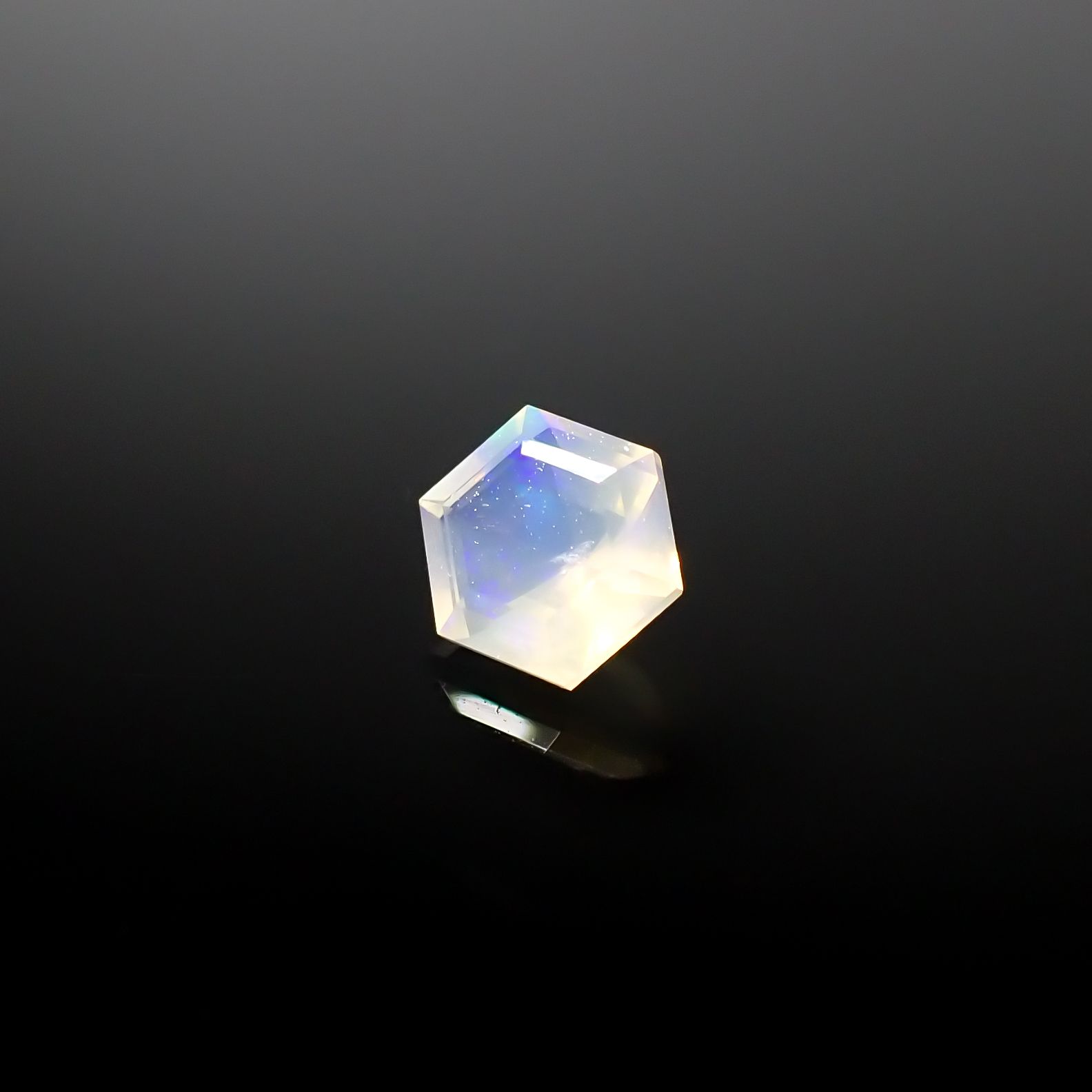 ◇ヘキサゴンカット◇エチオピアオパール エチオピア産 0.18ct[240226212]4.1x3.9mm前後