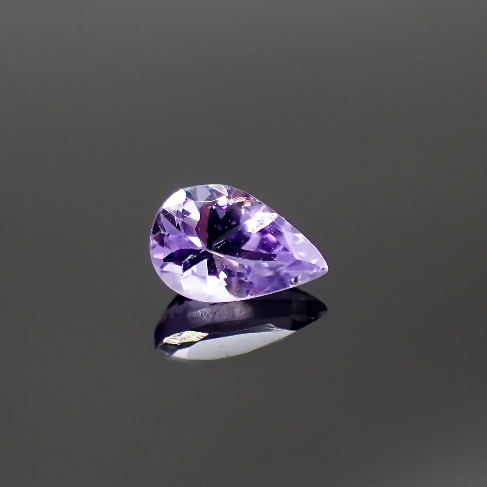 バイオレットゾイサイト(宝石名バイオレット・ゾイサイト)タンザニア産 0.45ct 識別済[220114943]6.1x4mm前後
