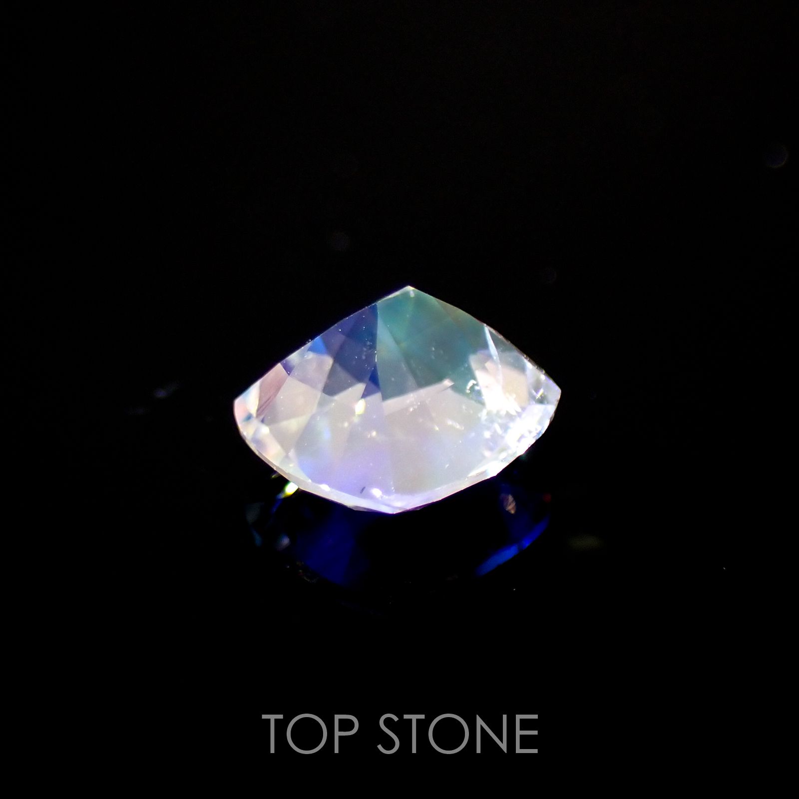 レインボームーンストーン(アンデシンラブラドライト) マダガスカル産 ルース 0.87ct[210410400]6.2×5.7mm前後