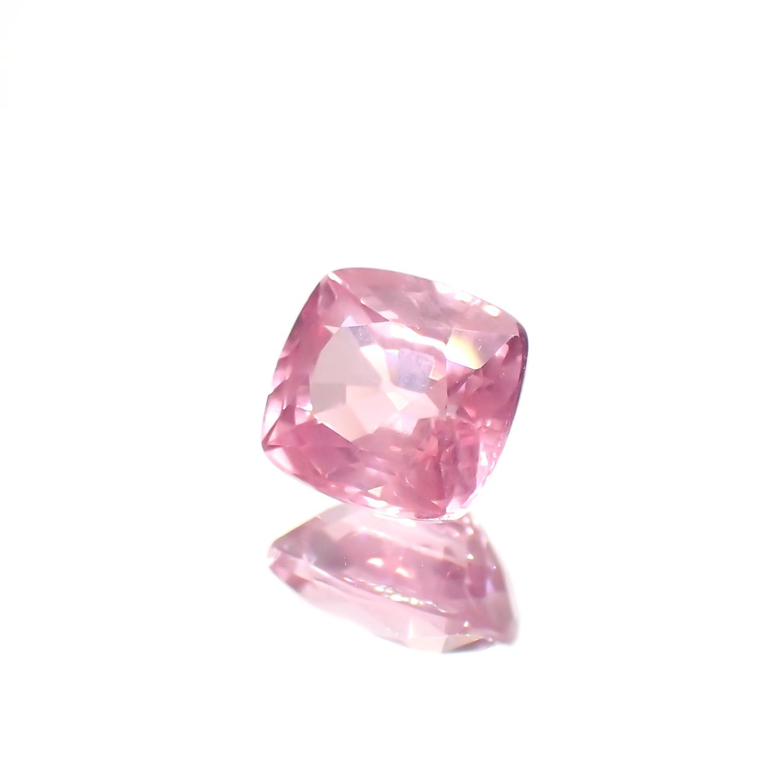 ピンクスピネル(宝石名ピンク・スピネル)タンザニア産 1.305ct ソ付(彩珠)[231124093]6.4x5.9mm前後