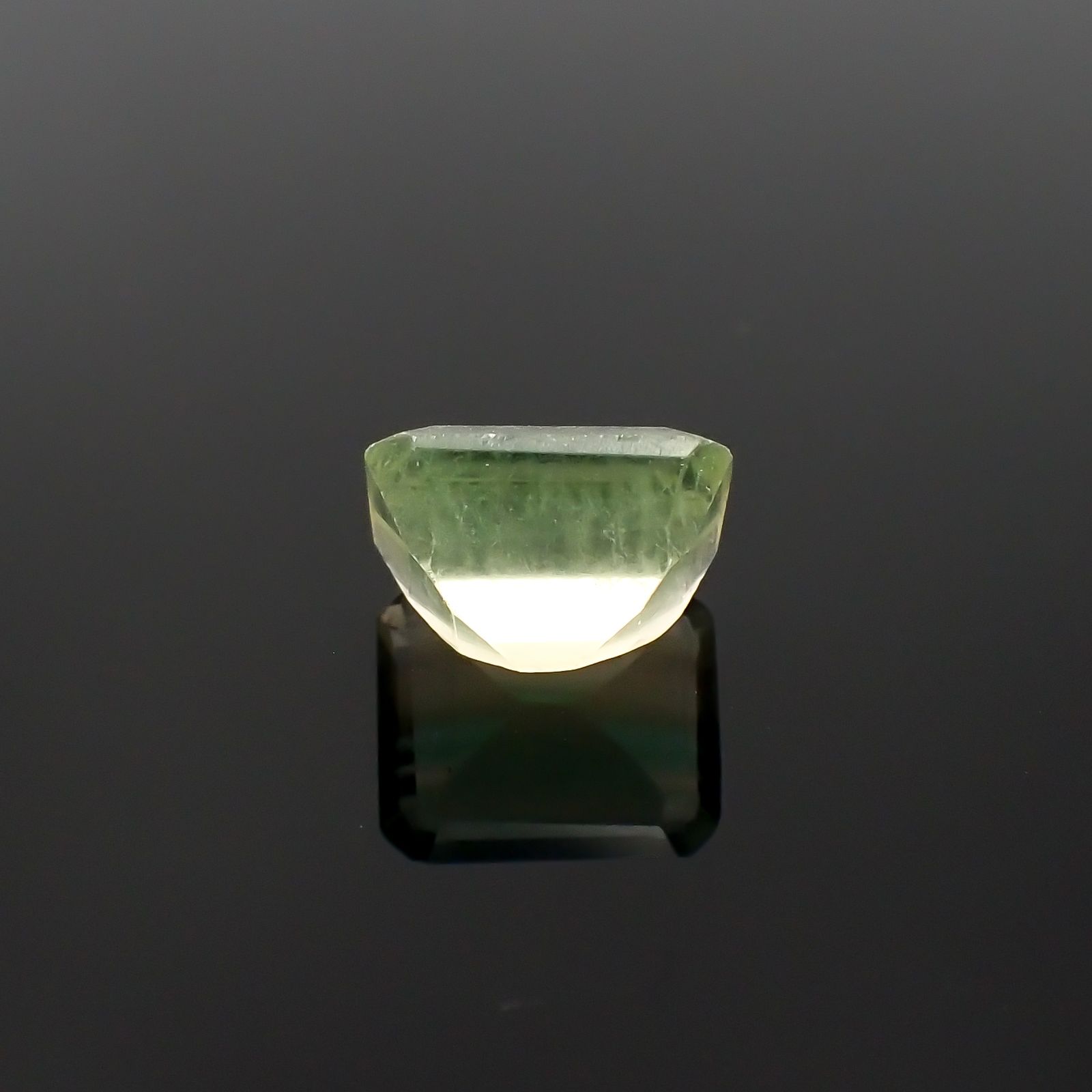 バイカラーフローライト フルオレッセンス ブラジル産 4.11ct[230722973]9.8x8mm前後