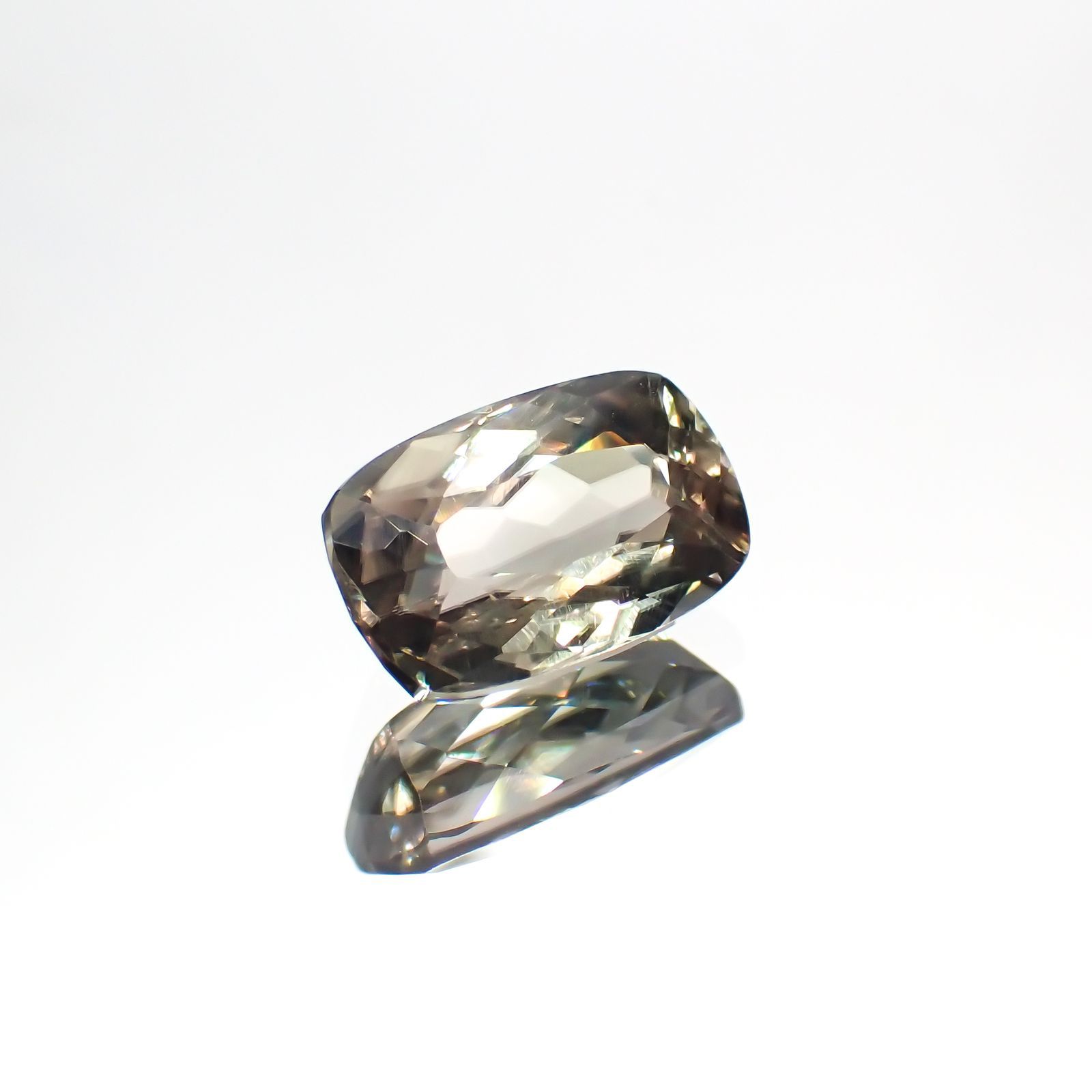 カラーチェンジ ダイアスポア(宝石名ダイアスポア(カラーチェンジ・タイプ))トルコ産 2.072ct ソ付(彩珠)[231124161]9.5x6mm前後