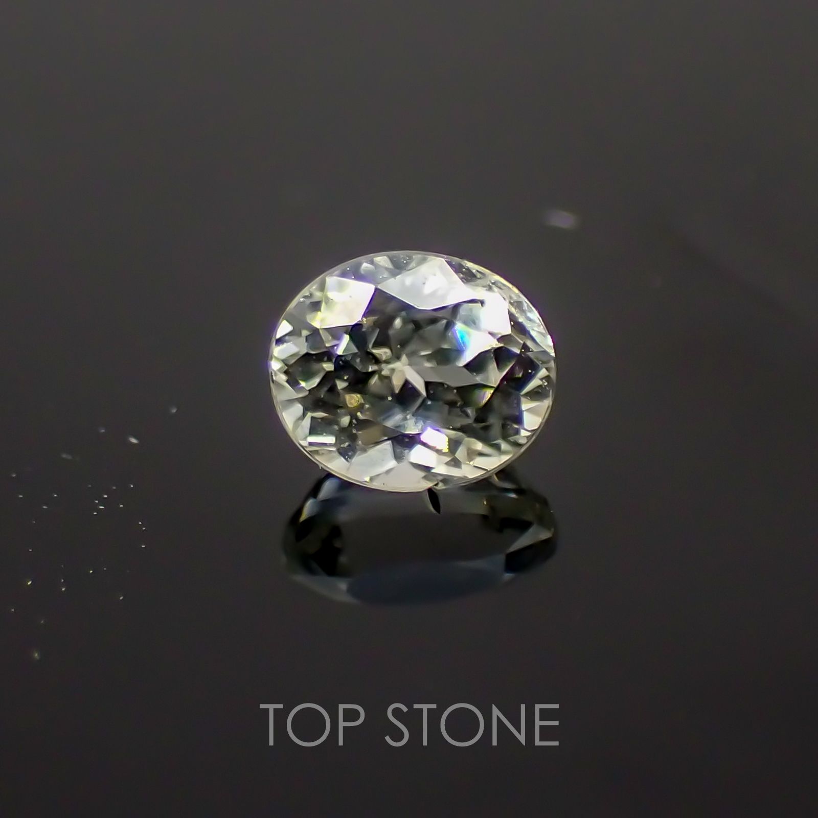 リューコガーネット(宝石名ホワイト グロッシュラー・ガーネット) ビルマ産 0.24ct 識別済[19111483]4×3.3mm前後