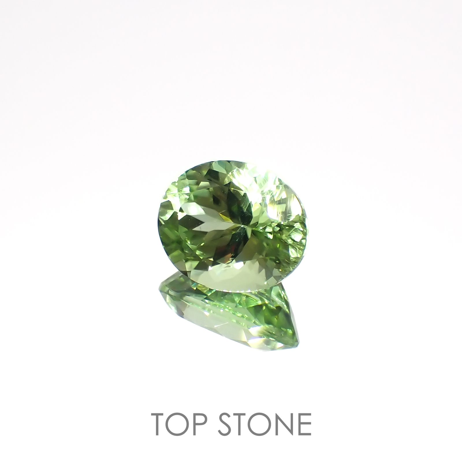 ペリドット(宝石名ペリドット)ノルウェー産 3.23ct 識別済[220918083]10x8.2mm前後