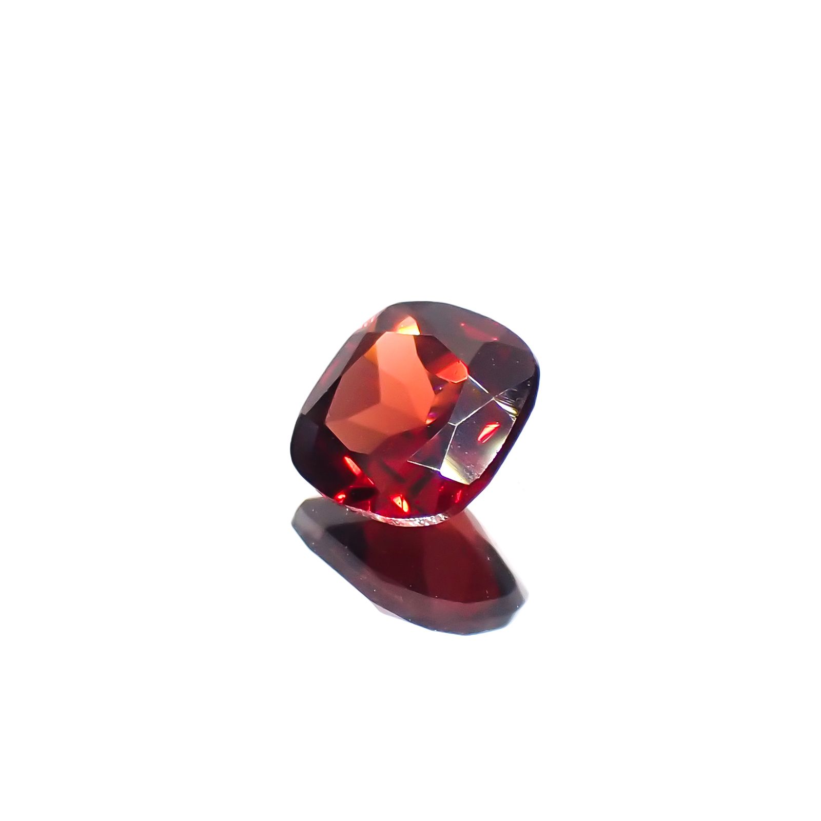 パイラルスパイトガーネット モザンビーク産 0.94ct[231224563]6x6mm前後