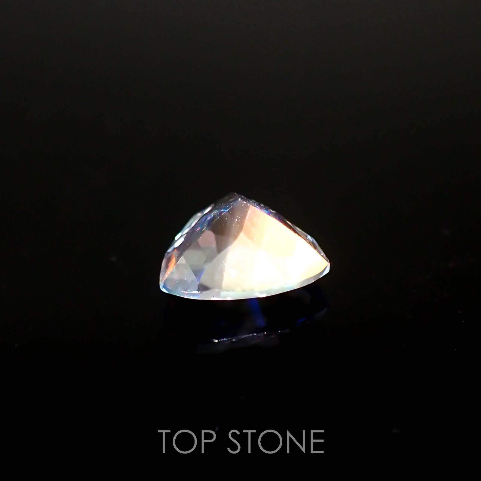 レインボームーンストーン(宝石名ラブラドライト)マダガスカル産 0.44ct 識別済[221018293]5.1x5.8mm前後