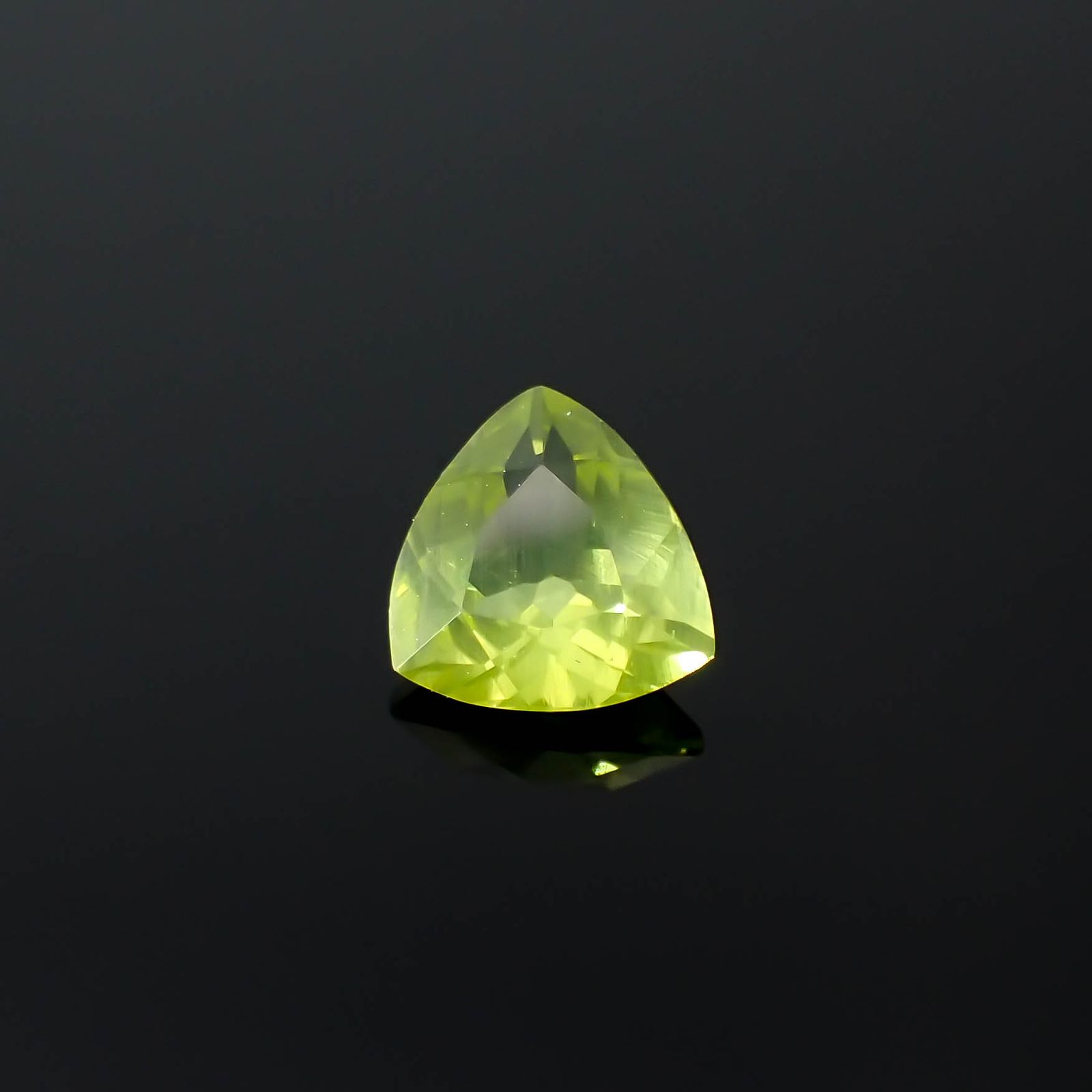 グリーンエンスタタイト(宝石名グリーン・エンスタタイト)カメルーン産 0.78ct 識別済[240125618]6.3x6.1mm前後