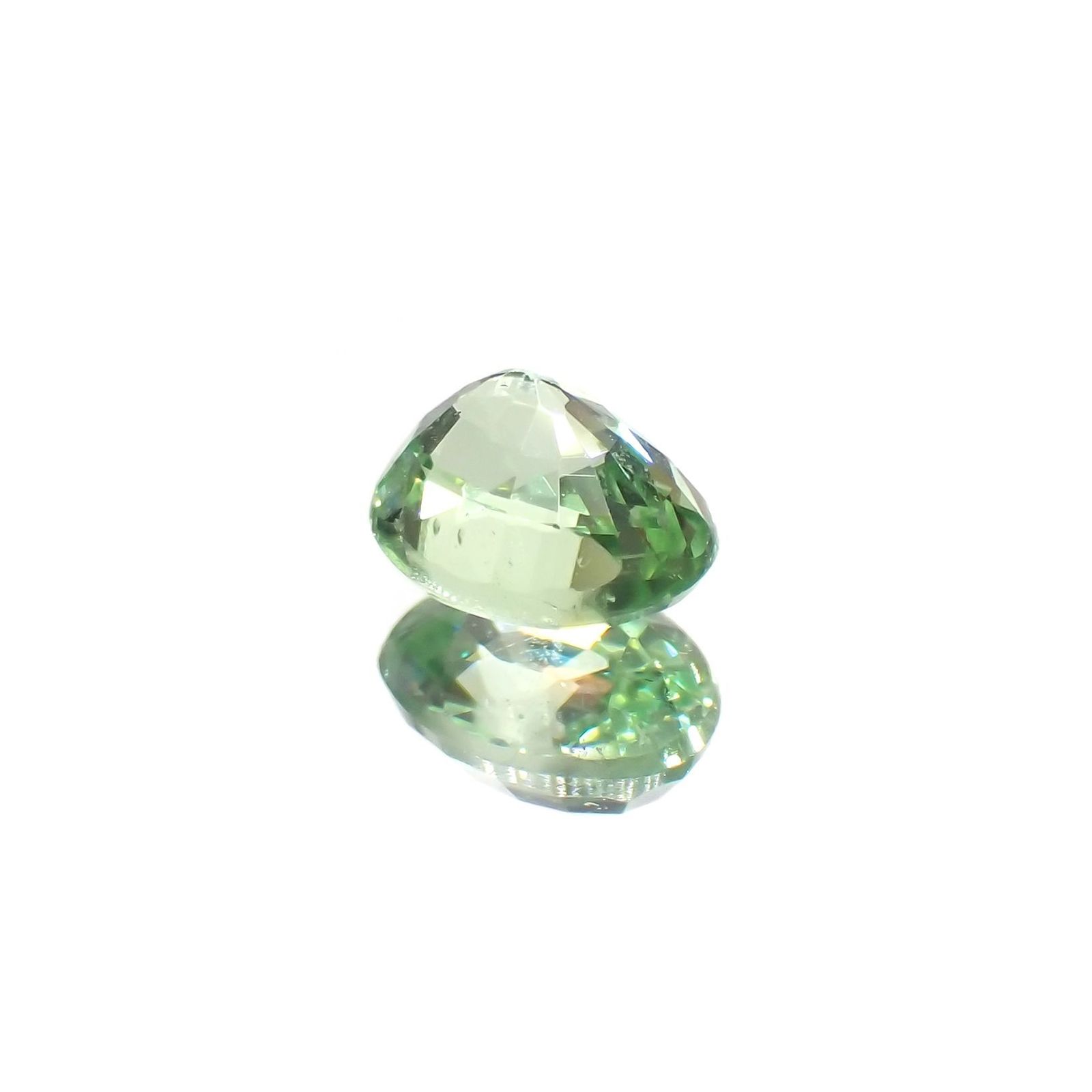 ミントガーネット(宝石名グリーン・グロッシュラー・ガーネット)タンザニア産 識別済 0.38ct / 4.6x3.7mm前後 [251023499]