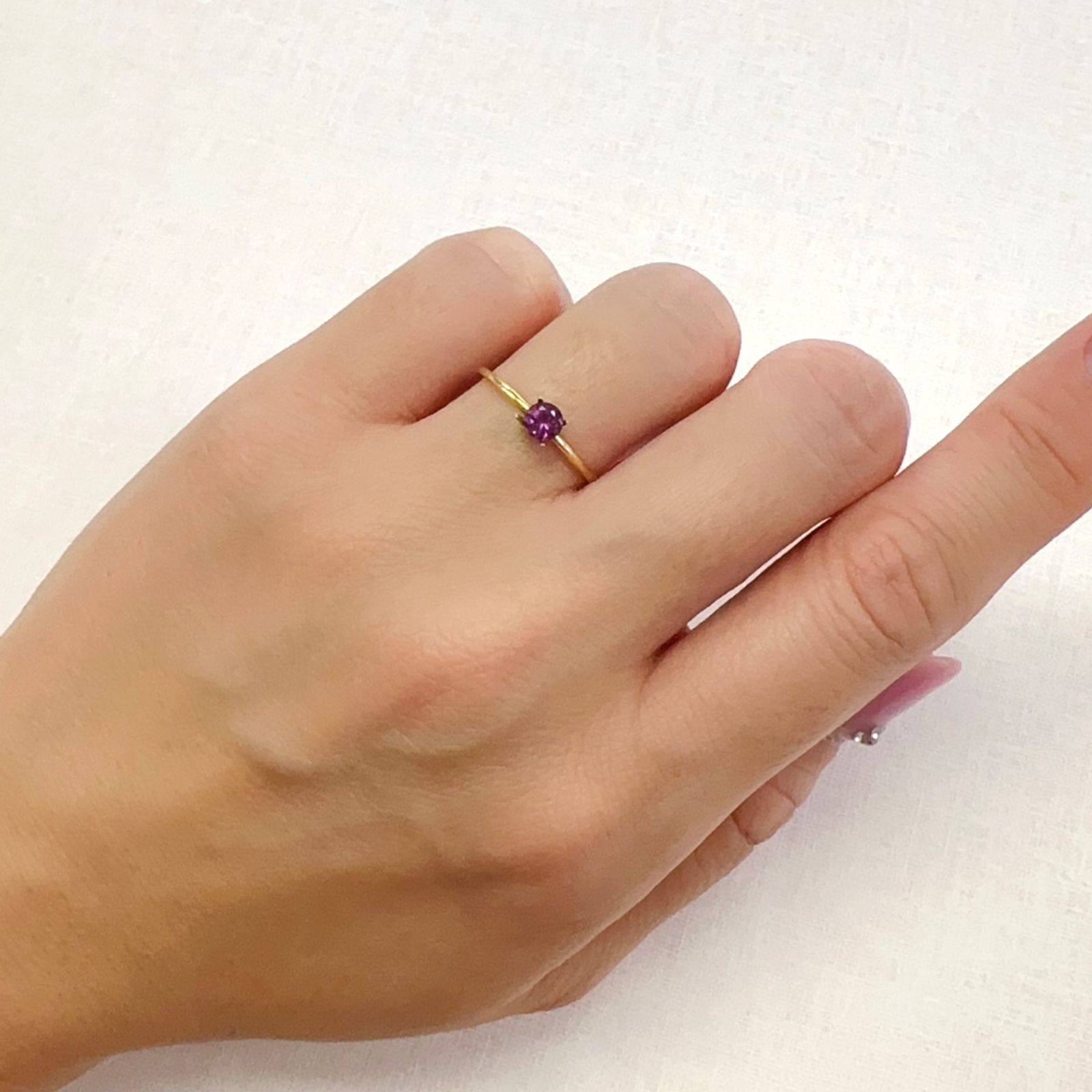 カラーシフトマラヤガーネット(宝石名ガーネット)タンザニア産 0.32ct 識別済[231124125]3.9x3.9mm前後