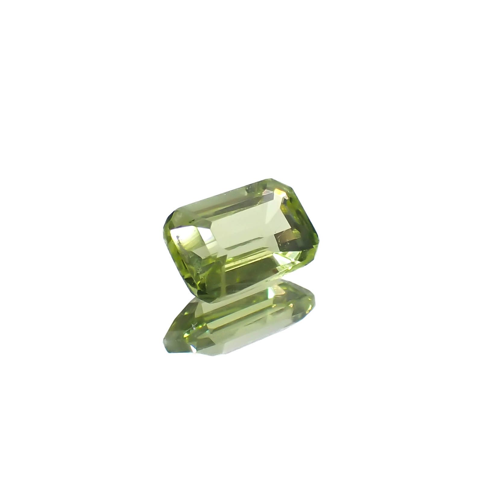 グリーンエンスタタイト(宝石名グリーン・エンスタタイト)カメルーン産 0.46ct 識別済[240125620]5.7x3.7mm前後