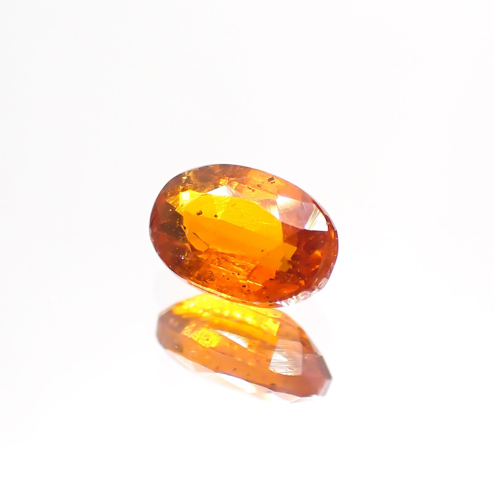 オレンジカイヤナイト(宝石名カイヤナイト) ネパール産 0.63ct 識別済[210310586]6.1×4mm前後