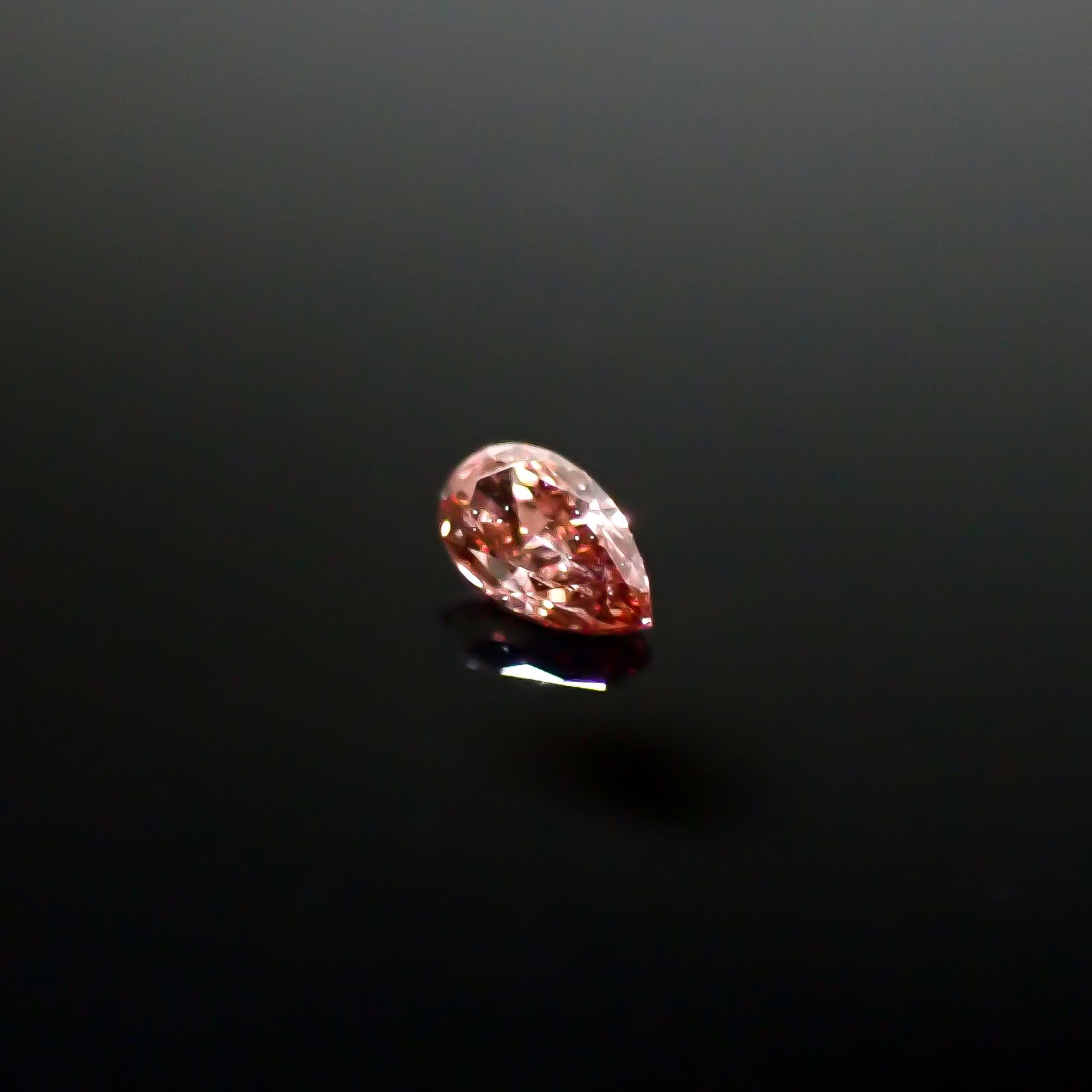 ピンクダイヤモンド(宝石名ダイアモンド VS-2/FANCY DEEP BROWNISH PINK) 0.037ct ソ付(AGT)[250129708]2.63x1.58mm前後