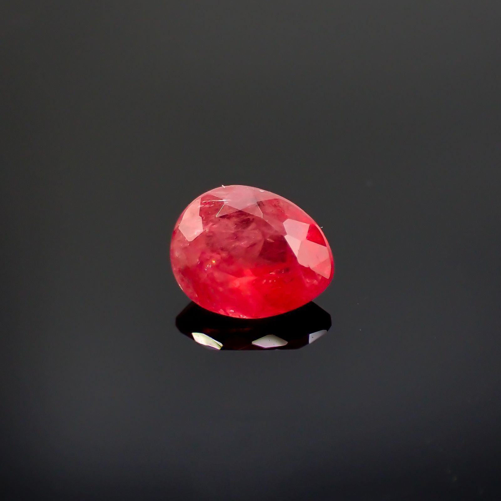 ロードナイト(宝石名ロードナイト)ブラジル産 識別済 1.31ct / 7.6x6.1mm前後 [220616717]