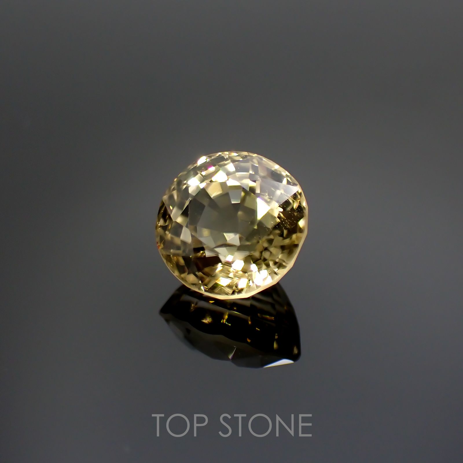 シンハライト(宝石名シンハライト) スリランカ産 3.319ct ソ付(彩珠)[19111879]8.5×8.2mm前後