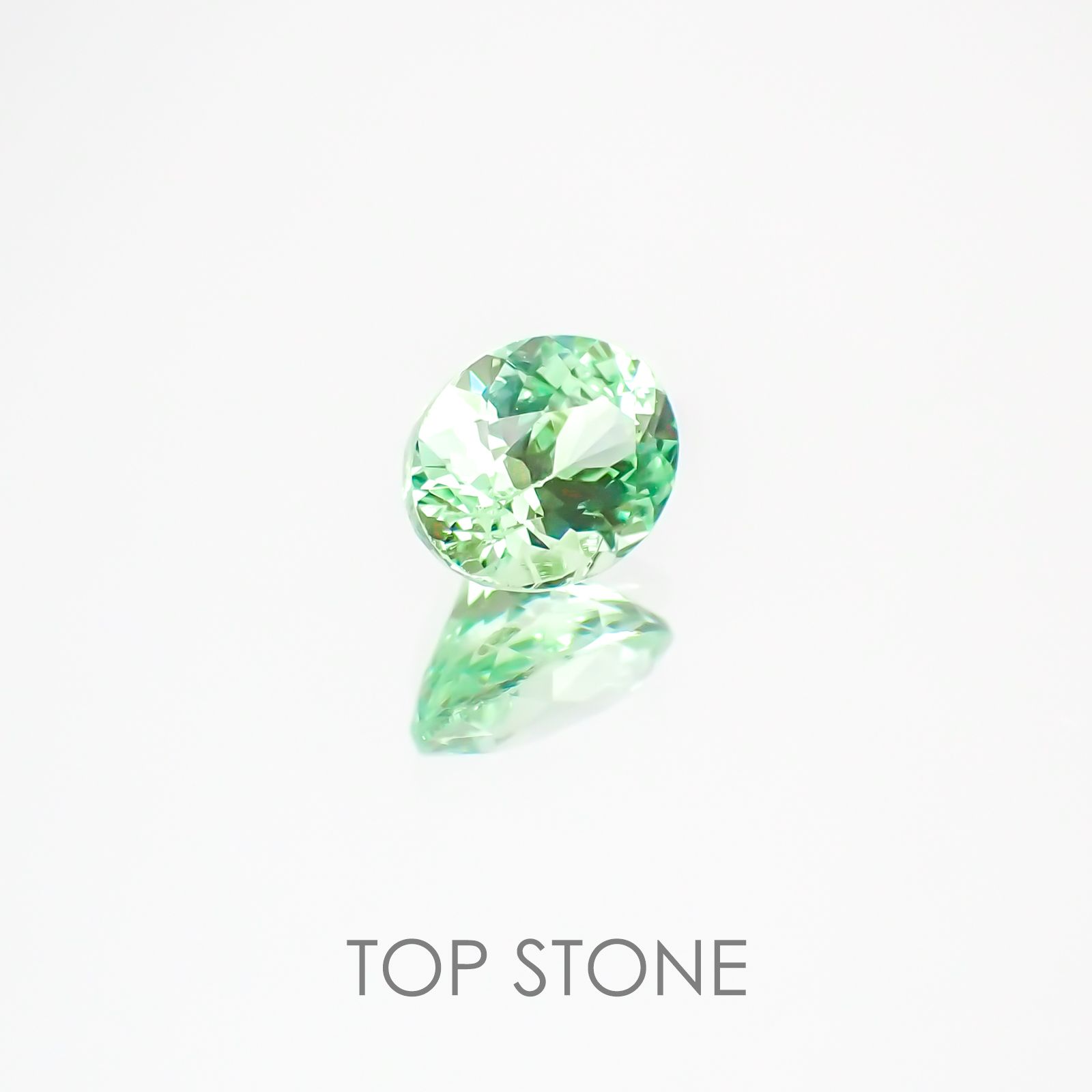 ミントガーネット タンザニア産 ルース 0.49ct[20127911]5.3×4.1mm前後
