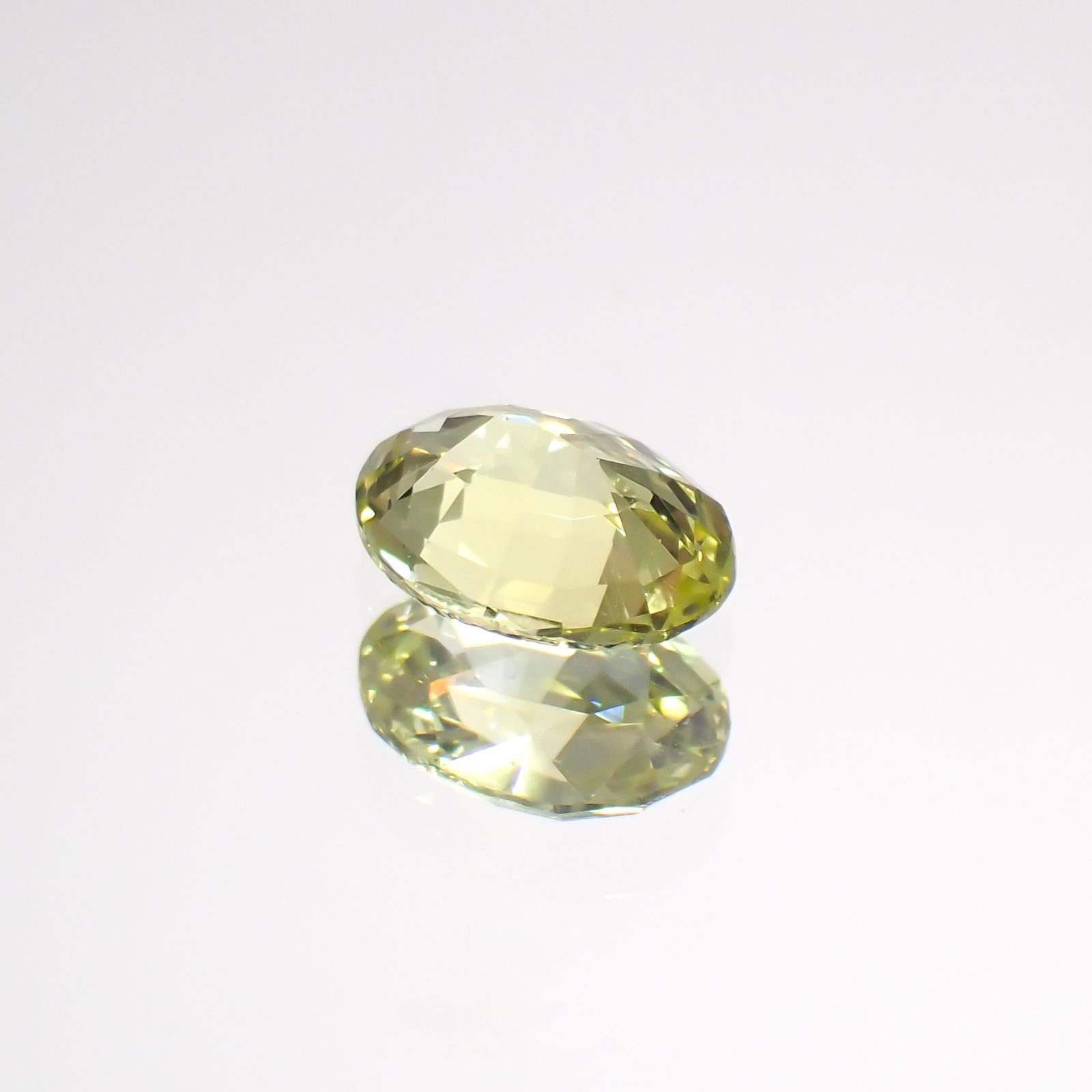 クリソベリル(宝石名クリソベリル)マダガスカル産 0.70ct 識別済[220114486]6.2x4.9mm前後