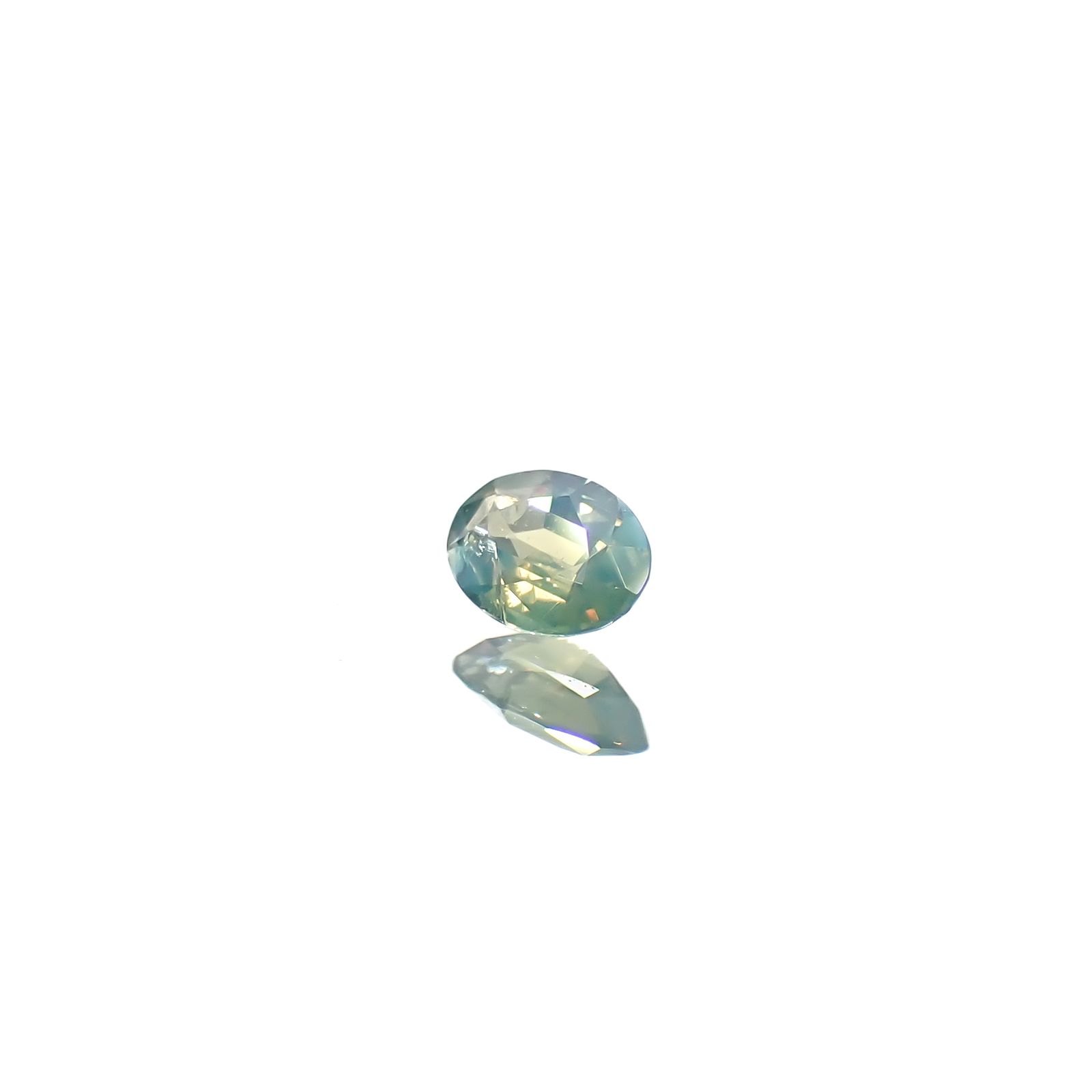 アレキサンドライトキャッツアイ ブラジル・ミナスジェライス州ヘマチタ鉱山産 0.089ct[240527428]3.3x2.4mm前後