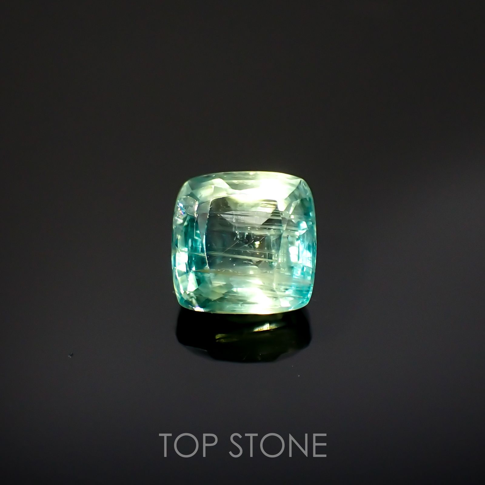 バイカラーカイヤナイト(宝石名カイヤナイト)ネパール産 1.44ct 識別済[220115373]6.1x6mm前後